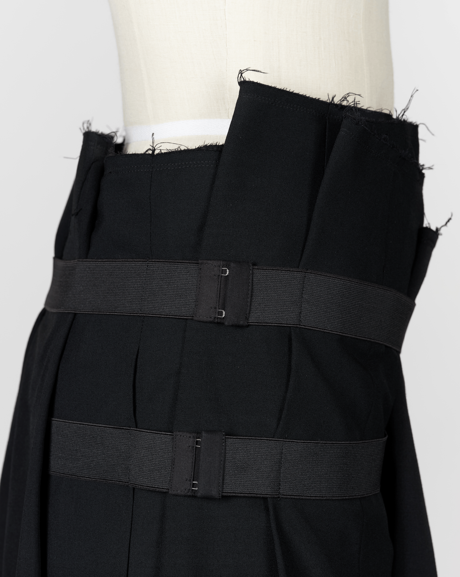 Comme des Garcons Rare Vintage 2012 Asymmetric Pleated Skirt Size 27" / US 4 / IT 40 - 8 Thumbnail