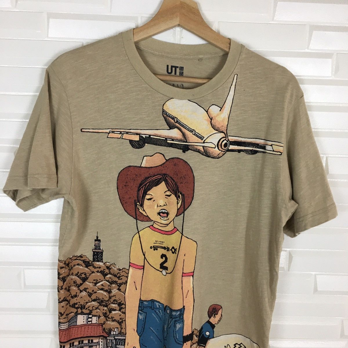 Uniqlo Uniqlo Beach Boy Graphic Tee Size US M / EU 48-50 / 2 - 4 Thumbnail