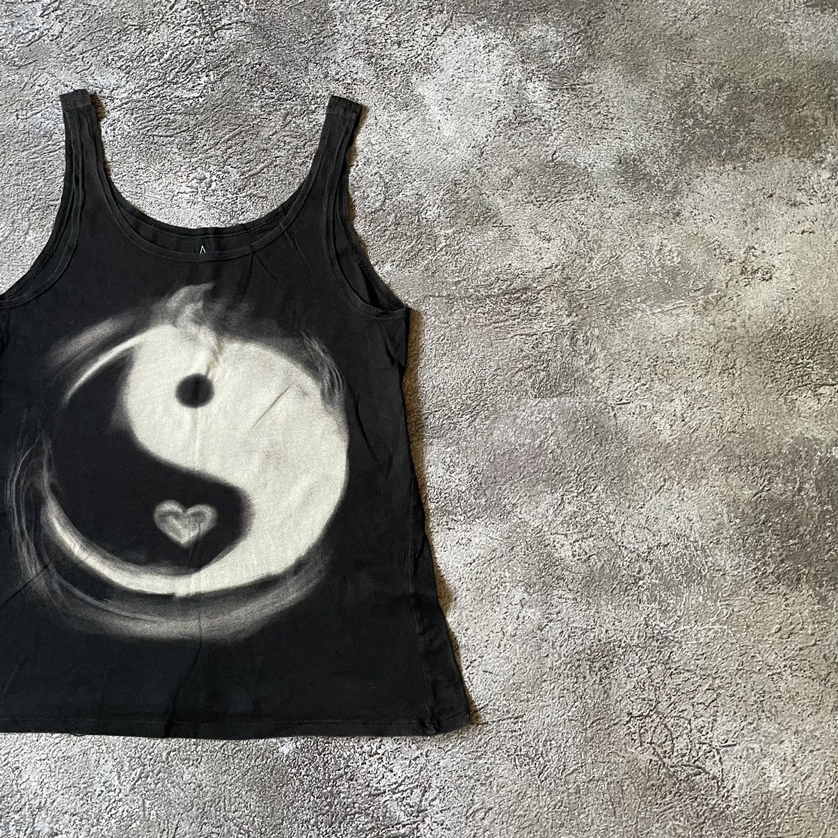 Vintage Vintage Y2K Sun Faded Yin Yang Graphic Tee Grunge Baggy S Size US S / EU 44-46 / 1 - 2 Thumbnail