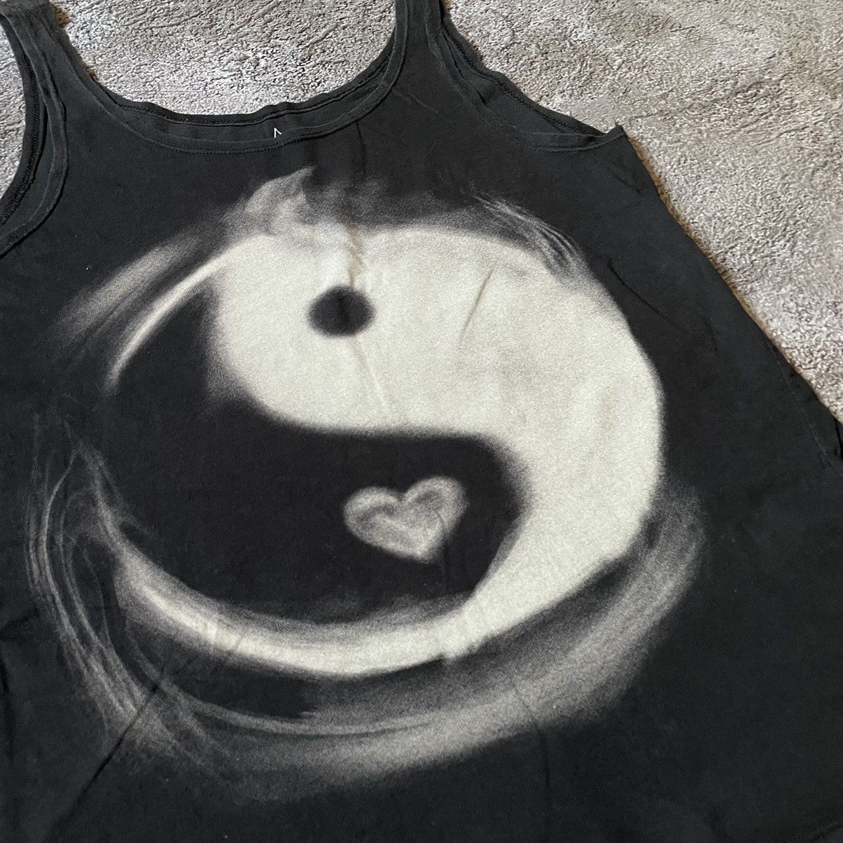 Vintage Vintage Y2K Sun Faded Yin Yang Graphic Tee Grunge Baggy S Size US S / EU 44-46 / 1 - 6 Thumbnail