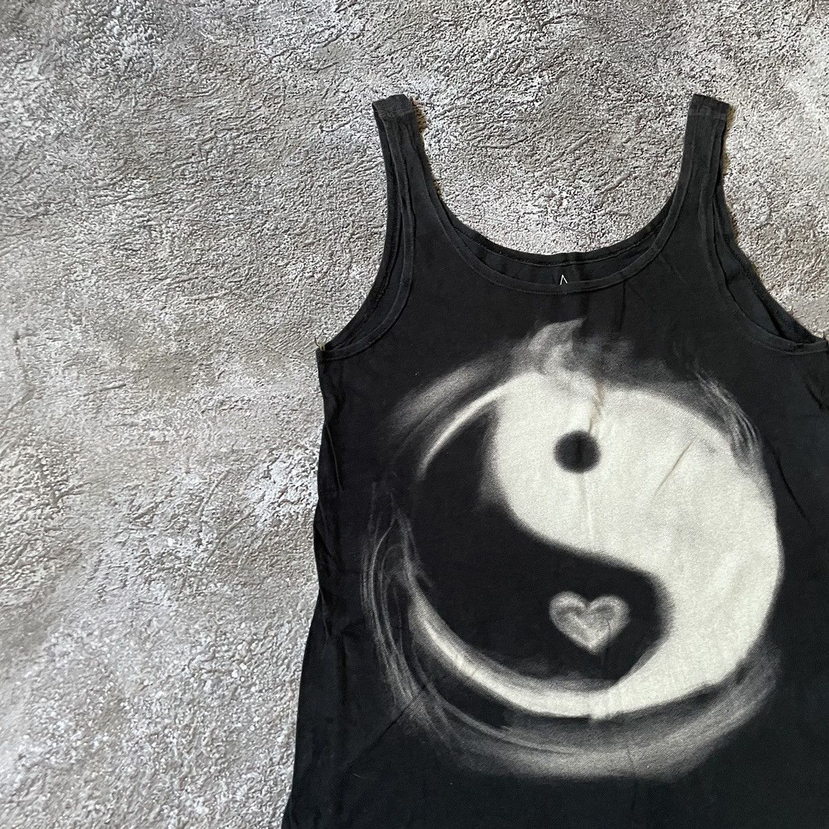 Vintage Vintage Y2K Sun Faded Yin Yang Graphic Tee Grunge Baggy S Size US S / EU 44-46 / 1 - 4 Thumbnail