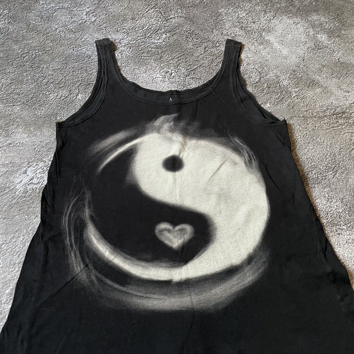 Vintage Vintage Y2K Sun Faded Yin Yang Graphic Tee Grunge Baggy S Size US S / EU 44-46 / 1 - 5 Thumbnail