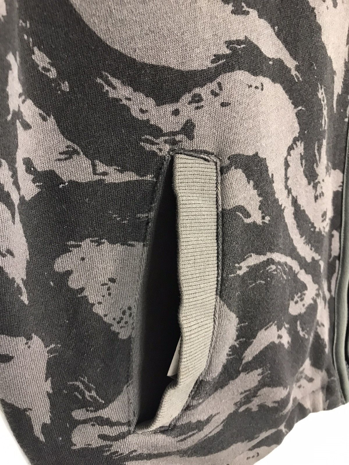 Japanese Brand Vintage Power to the people Camouflage Zipper Jacket Size US L / EU 52-54 / 3 - 7 Thumbnail