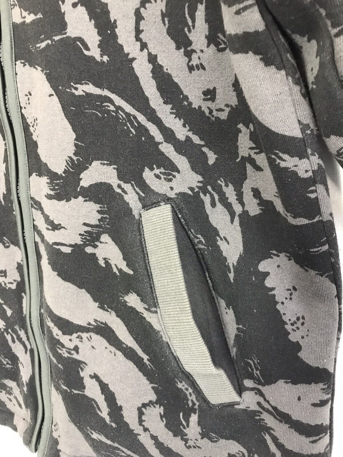 Japanese Brand Vintage Power to the people Camouflage Zipper Jacket Size US L / EU 52-54 / 3 - 6 Thumbnail