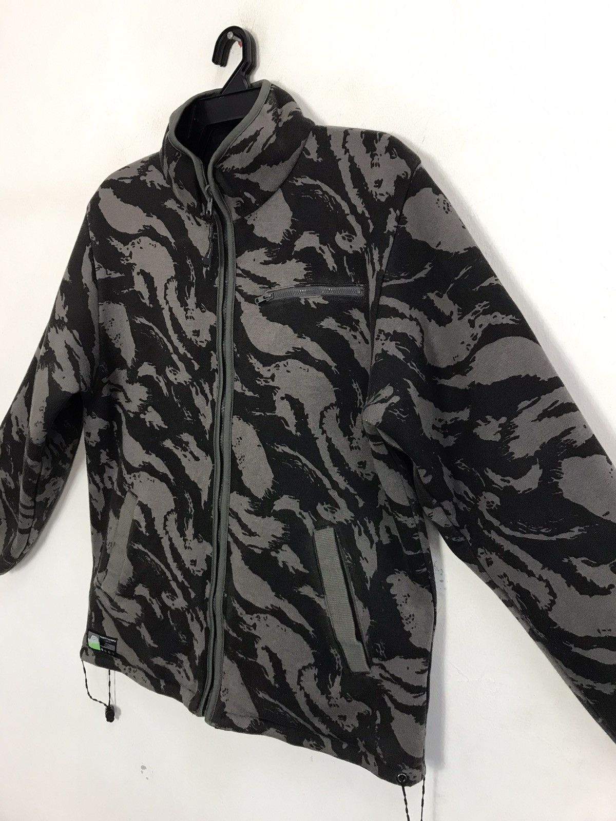 Japanese Brand Vintage Power to the people Camouflage Zipper Jacket Size US L / EU 52-54 / 3 - 5 Thumbnail