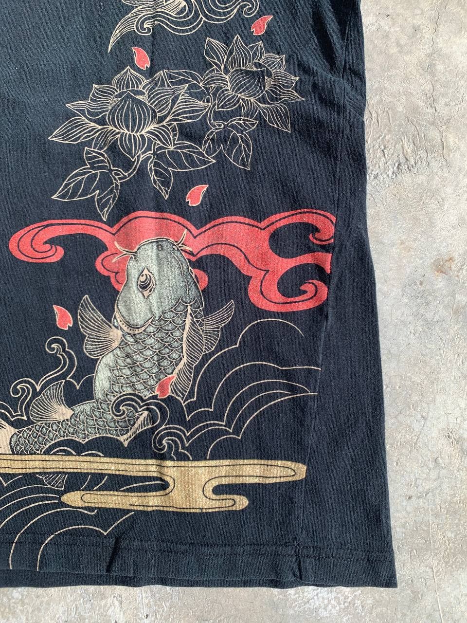 Vintage Vintage Koi Fish Print Motive Tshirt Size US L / EU 52-54 / 3 - 4 Thumbnail