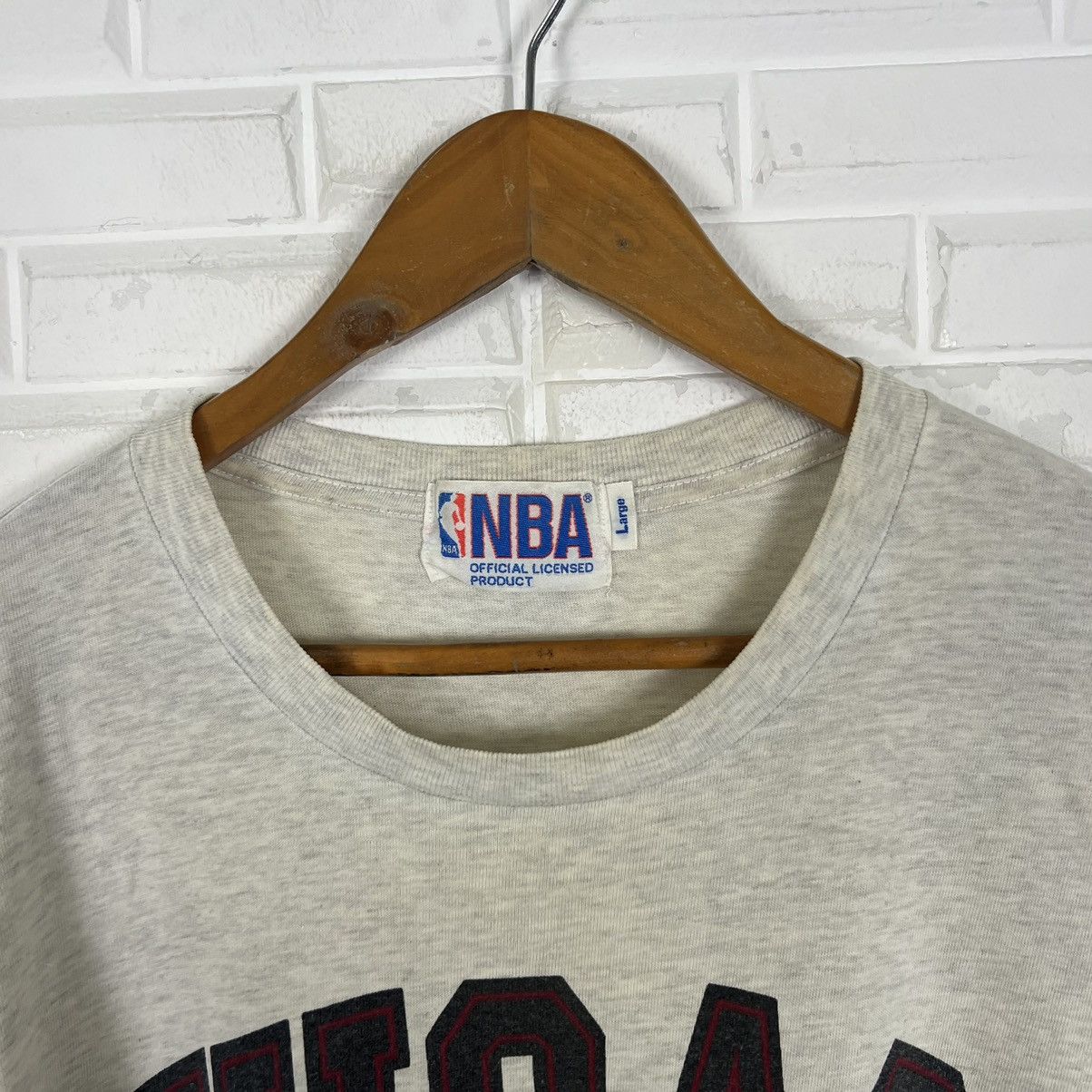 NBA × Vintage VINTAGE Y2K CHICAGO BULLS NBA BIG LOGO TEE Size US L / EU 52-54 / 3 - 4 Thumbnail