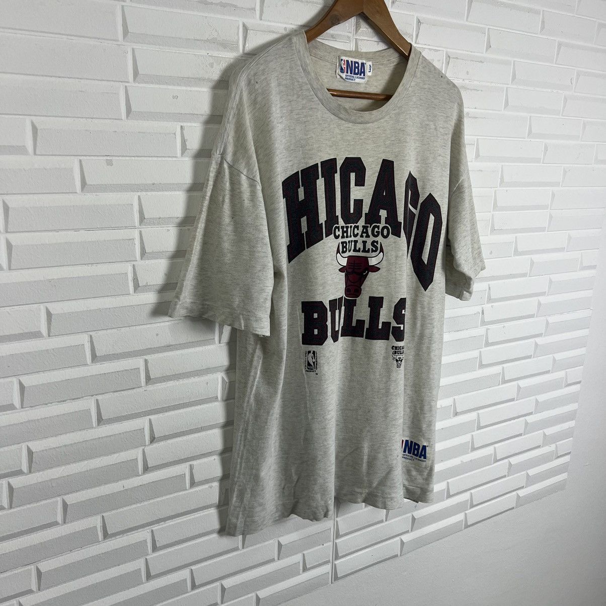 NBA × Vintage VINTAGE Y2K CHICAGO BULLS NBA BIG LOGO TEE Size US L / EU 52-54 / 3 - 3 Thumbnail
