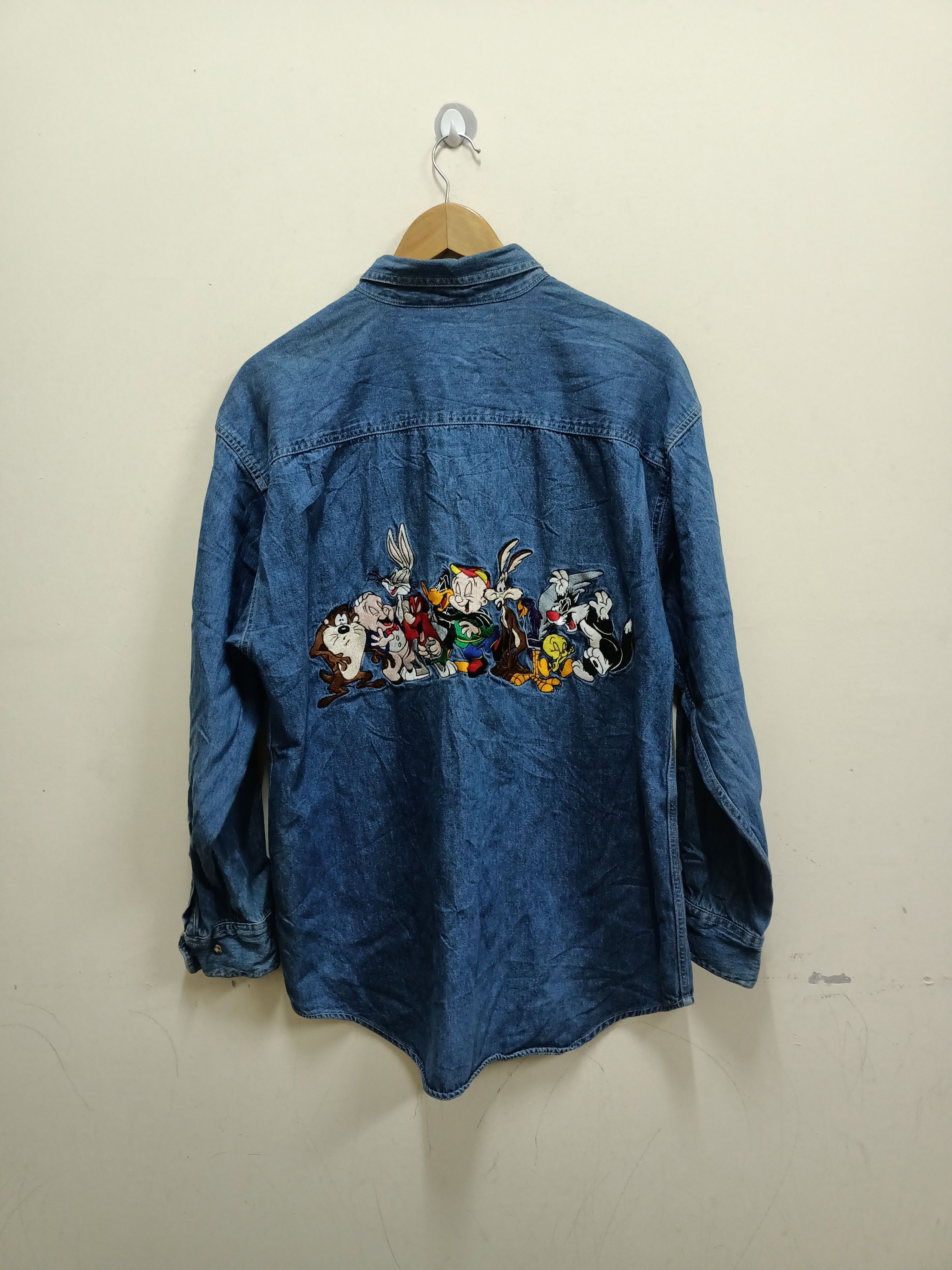 Vintage Vintage 1993 Looney Tunes denim shirt by Warner Bros Size US L / EU 52-54 / 3 - 1 Thumbnail