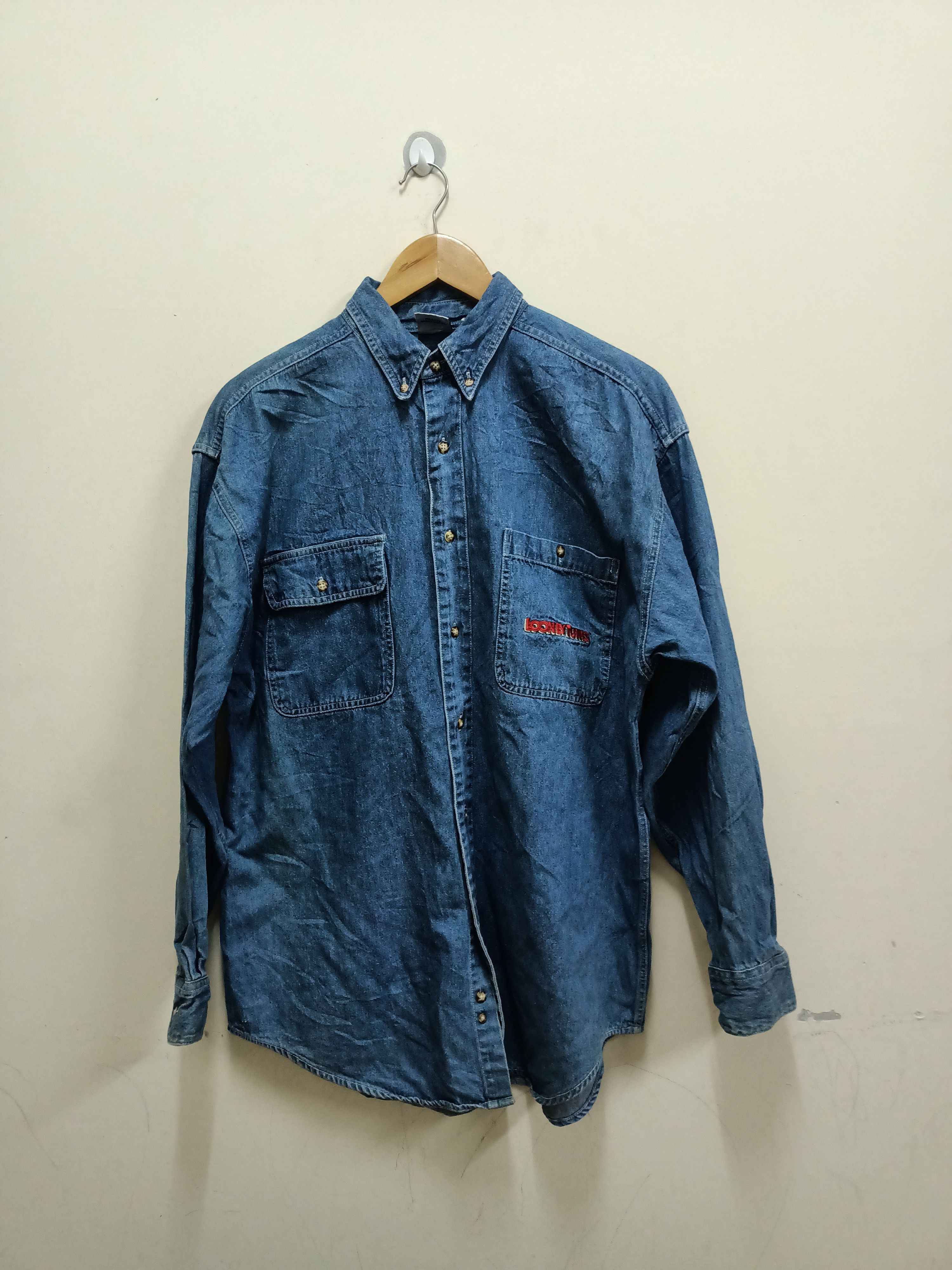 Vintage Vintage 1993 Looney Tunes denim shirt by Warner Bros Size US L / EU 52-54 / 3 - 6 Thumbnail