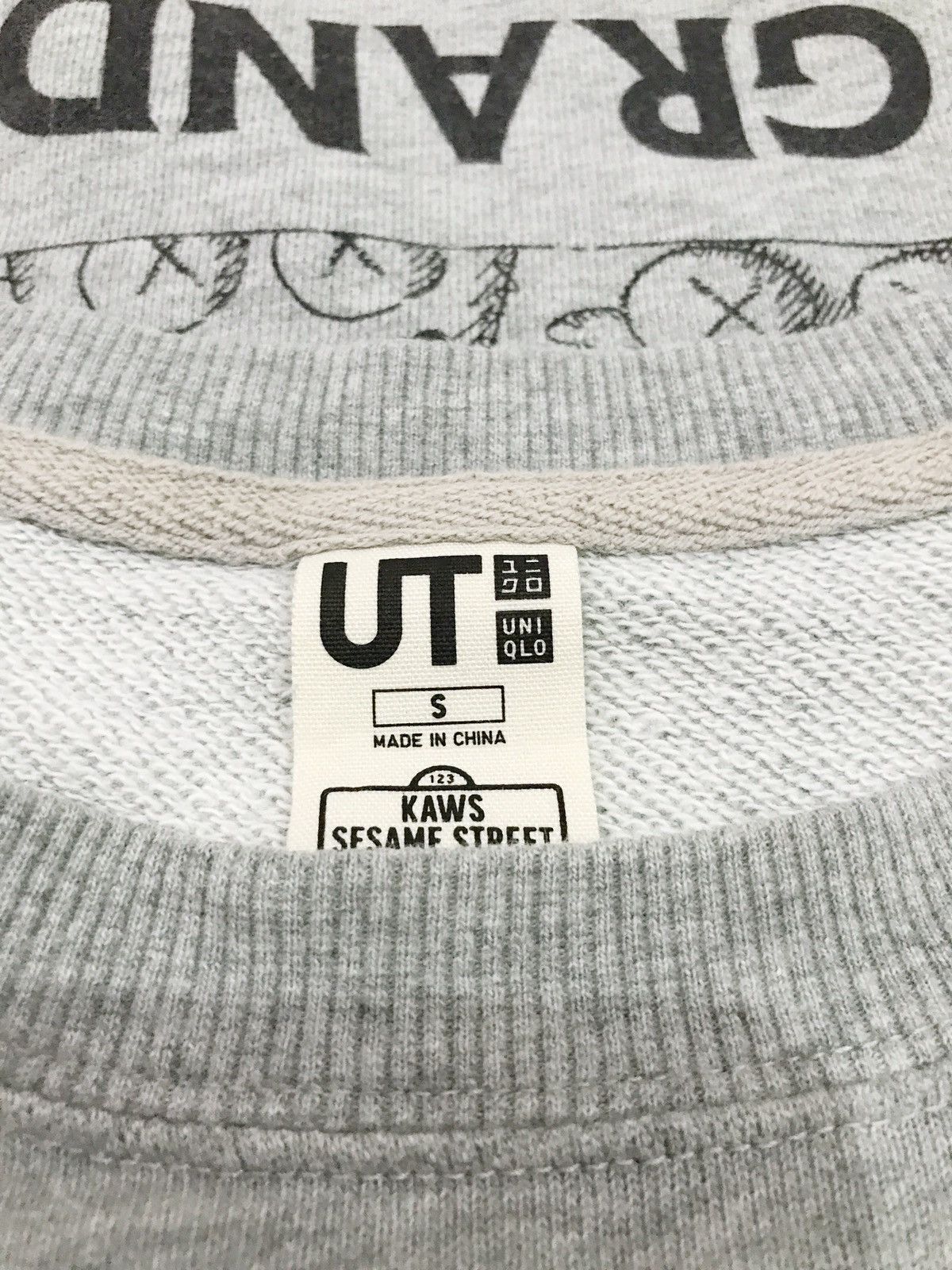 Kaws × Uniqlo Uniqlo x Kaws x Sesame Street Grande Printed Sweatshirt Size US S / EU 44-46 / 1 - 5 Thumbnail