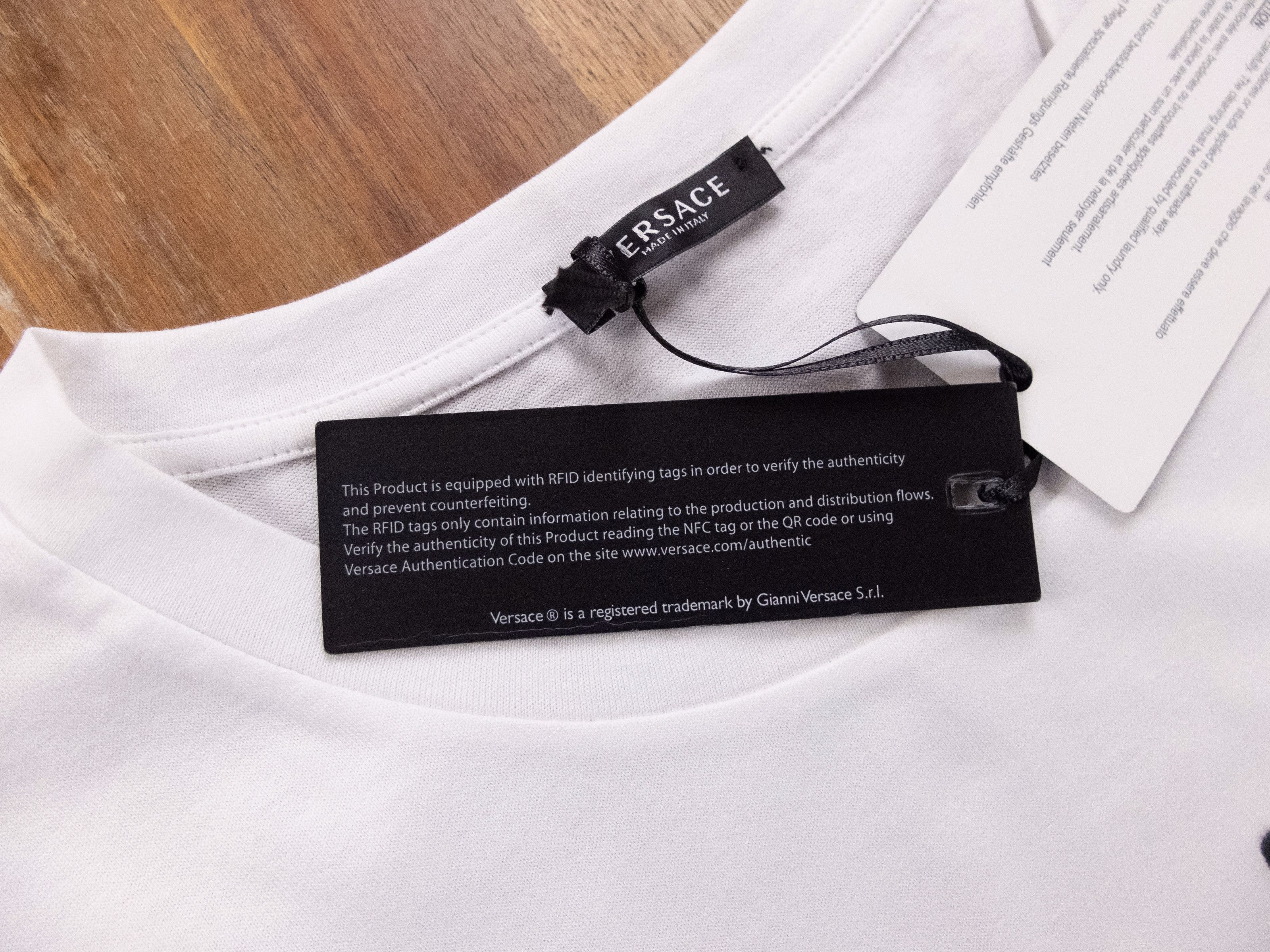 Versace VERSACE white Gianni Versace signature logo t-shirt 6 42 Size M / US 6-8 / IT 42-44 - 4 Thumbnail