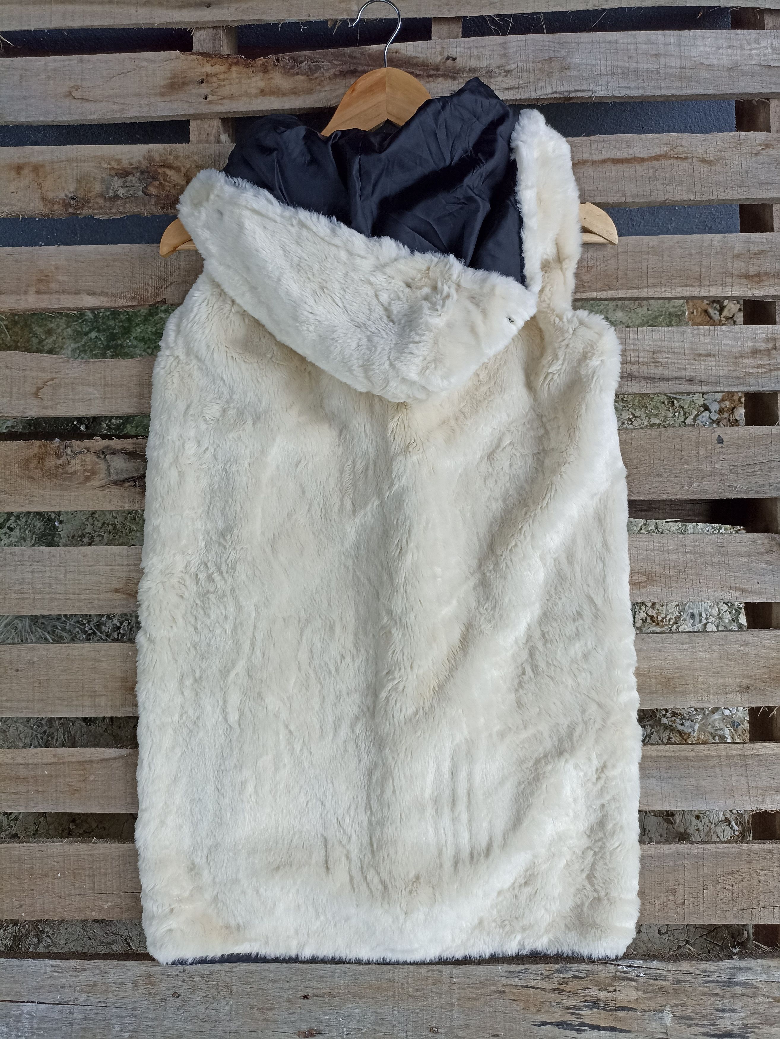 Japanese Brand Japan brand Faux fur Sleeve less Jacket Hoodie Size L / US 10 / IT 46 - 2 Thumbnail