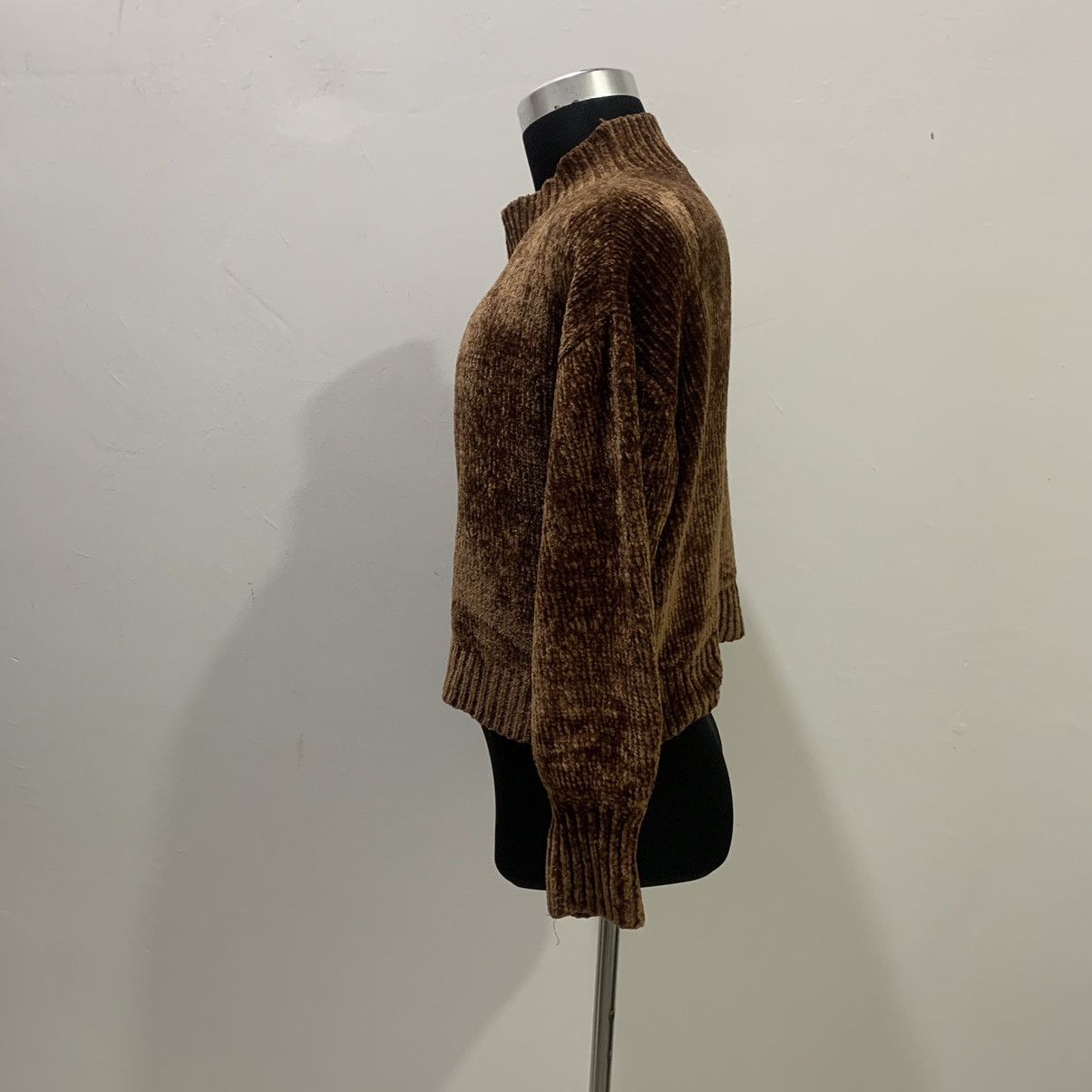 Aran Isles Knitwear × Velvet EARTHMUSIC ECOLOGY Crochet Velvet Aran Knit Croptop Sweater Size L / US 10 / IT 46 - 14 Thumbnail