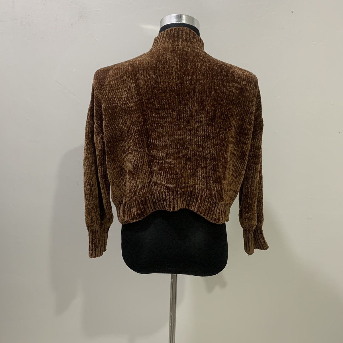 Aran Isles Knitwear × Velvet EARTHMUSIC ECOLOGY Crochet Velvet Aran Knit Croptop Sweater Size L / US 10 / IT 46 - 13 Thumbnail