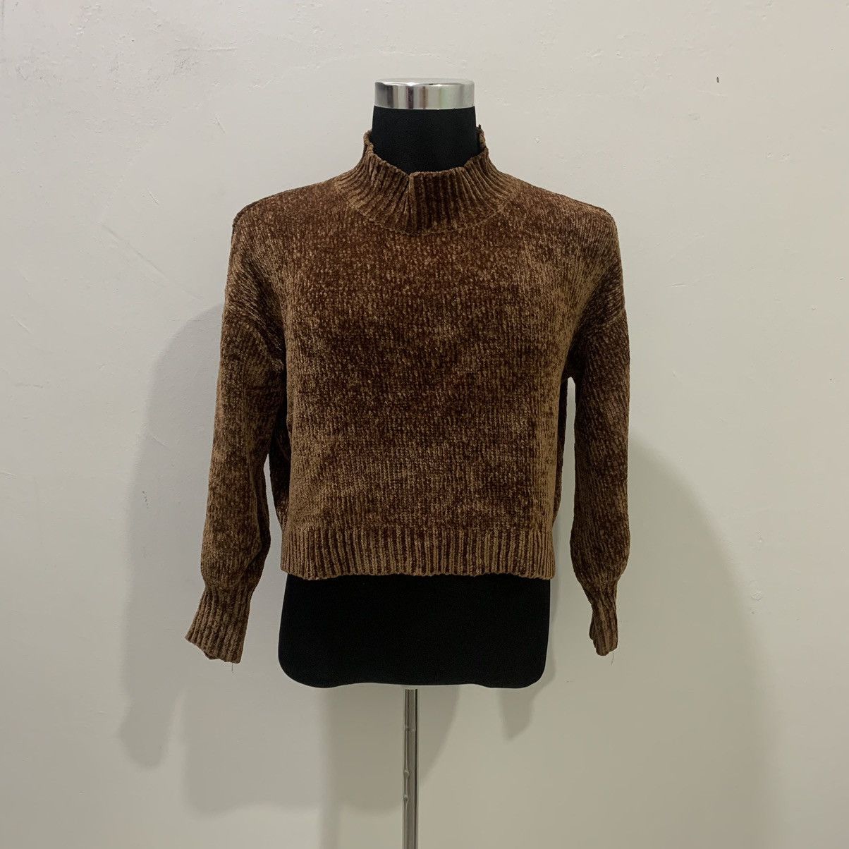 Aran Isles Knitwear × Velvet EARTHMUSIC ECOLOGY Crochet Velvet Aran Knit Croptop Sweater Size L / US 10 / IT 46 - 12 Thumbnail