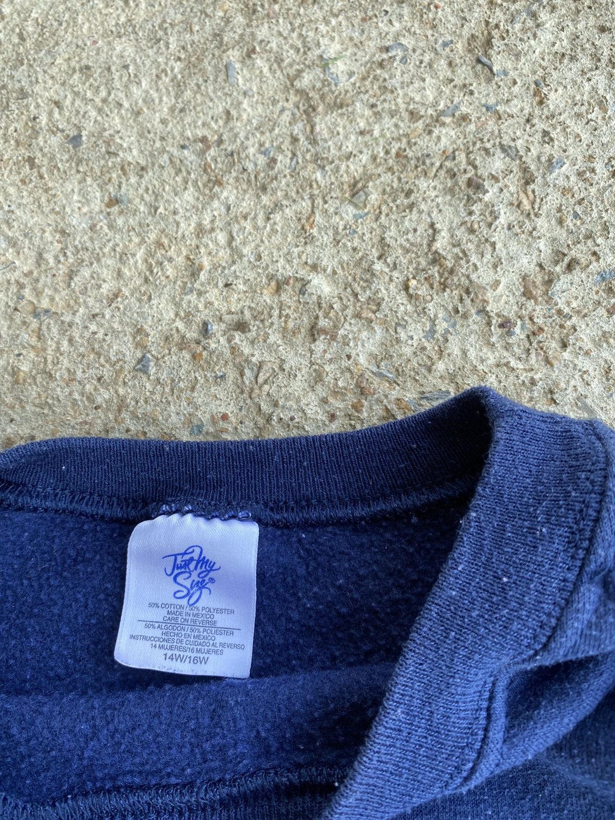 Disney × Vintage Vintage Y2K Winnie The Pooh Embroidered Sweatshirt Size US M / EU 48-50 / 2 - 4 Thumbnail