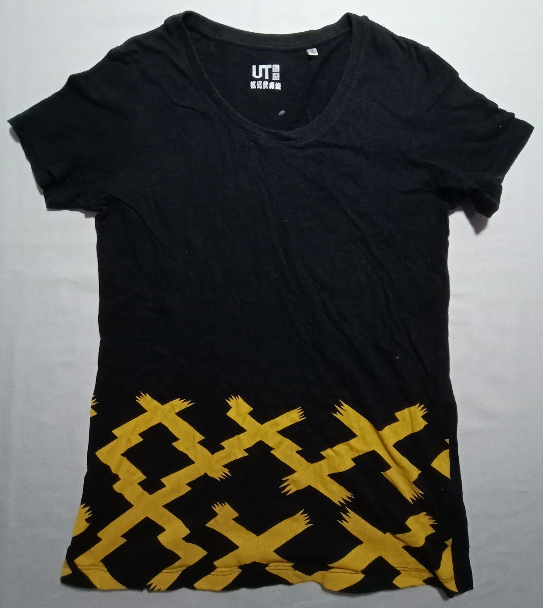 Japanese Brand Uniqlo Black Art Tee Anime Size XS / US 0-2 / IT 36-38 - 1 Thumbnail