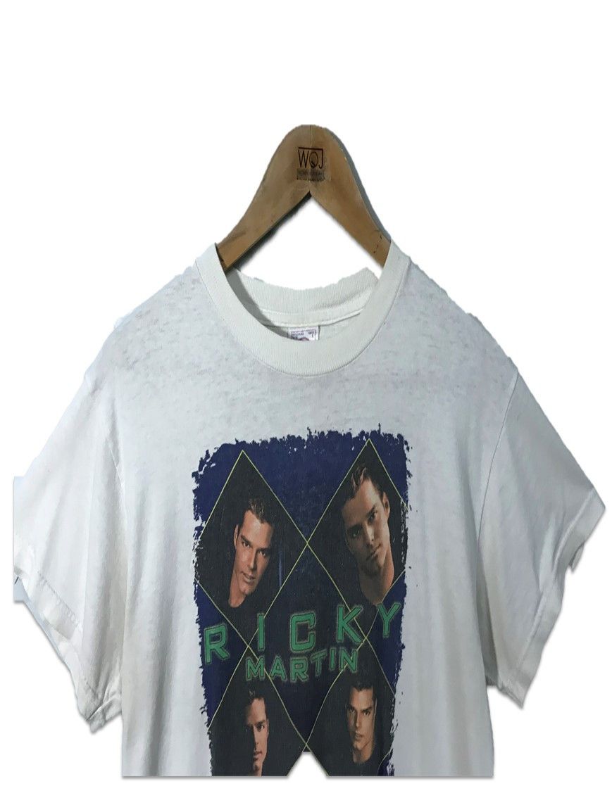 Band Tees Vintage 90’s Ricky Martin Tshirt Armpit 19''x23.5'' Size US L / EU 52-54 / 3 - 3 Thumbnail