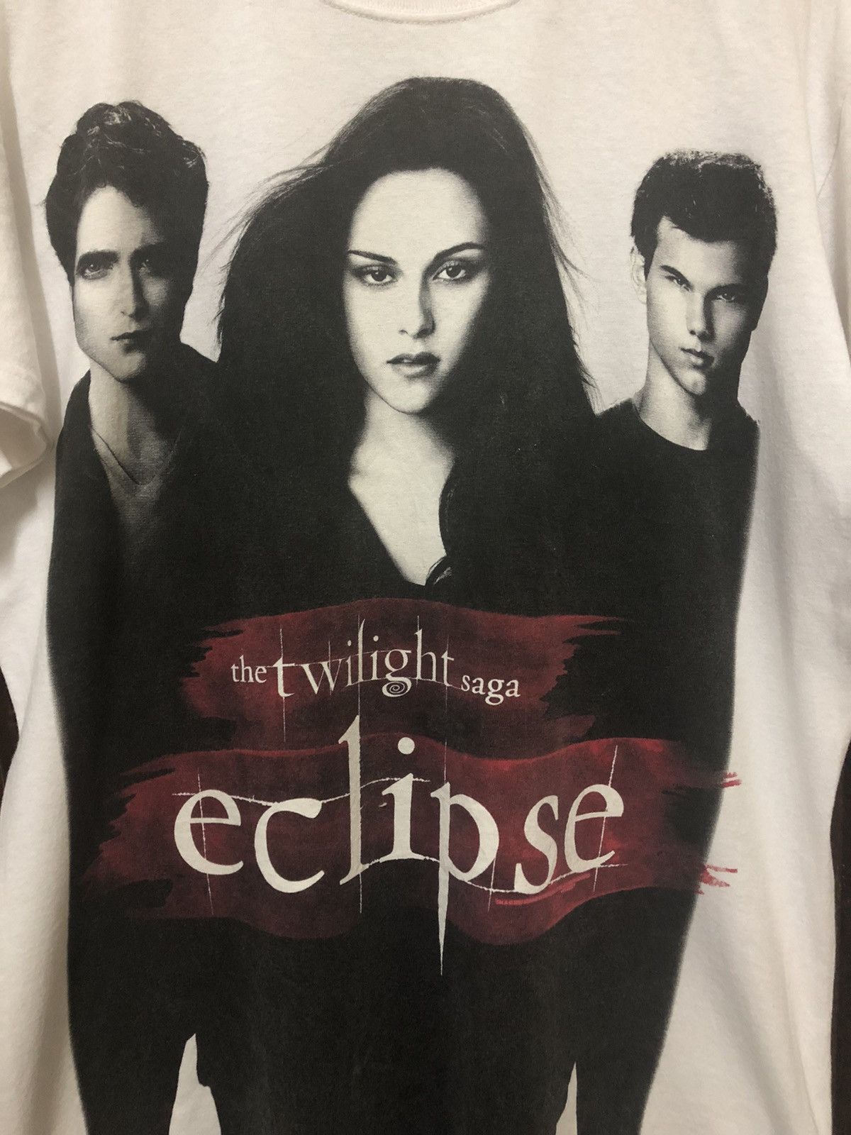 Vintage The Twilight Saga Eclipse Fantasy Film Overprint T Shirt Size US L / EU 52-54 / 3 - 2 Thumbnail