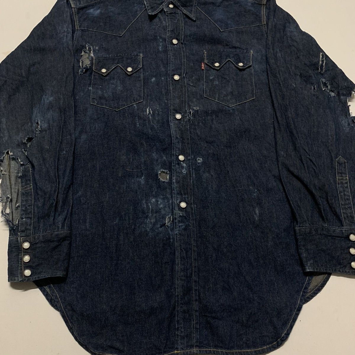 Levi's × Levi's Vintage Clothing Vintage LEVI’S Short Horn Pearl-Like Button Thrashed Tee Size US L / EU 52-54 / 3 - 5 Thumbnail
