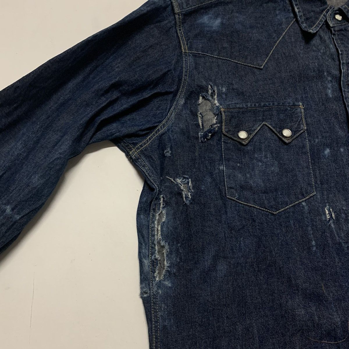 Levi's × Levi's Vintage Clothing Vintage LEVI’S Short Horn Pearl-Like Button Thrashed Tee Size US L / EU 52-54 / 3 - 7 Thumbnail