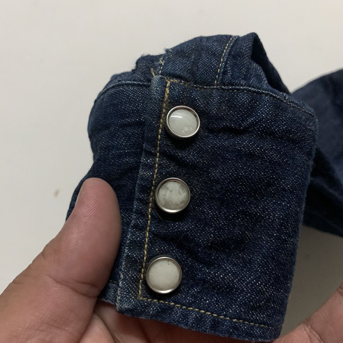 Levi's × Levi's Vintage Clothing Vintage LEVI’S Short Horn Pearl-Like Button Thrashed Tee Size US L / EU 52-54 / 3 - 10 Thumbnail