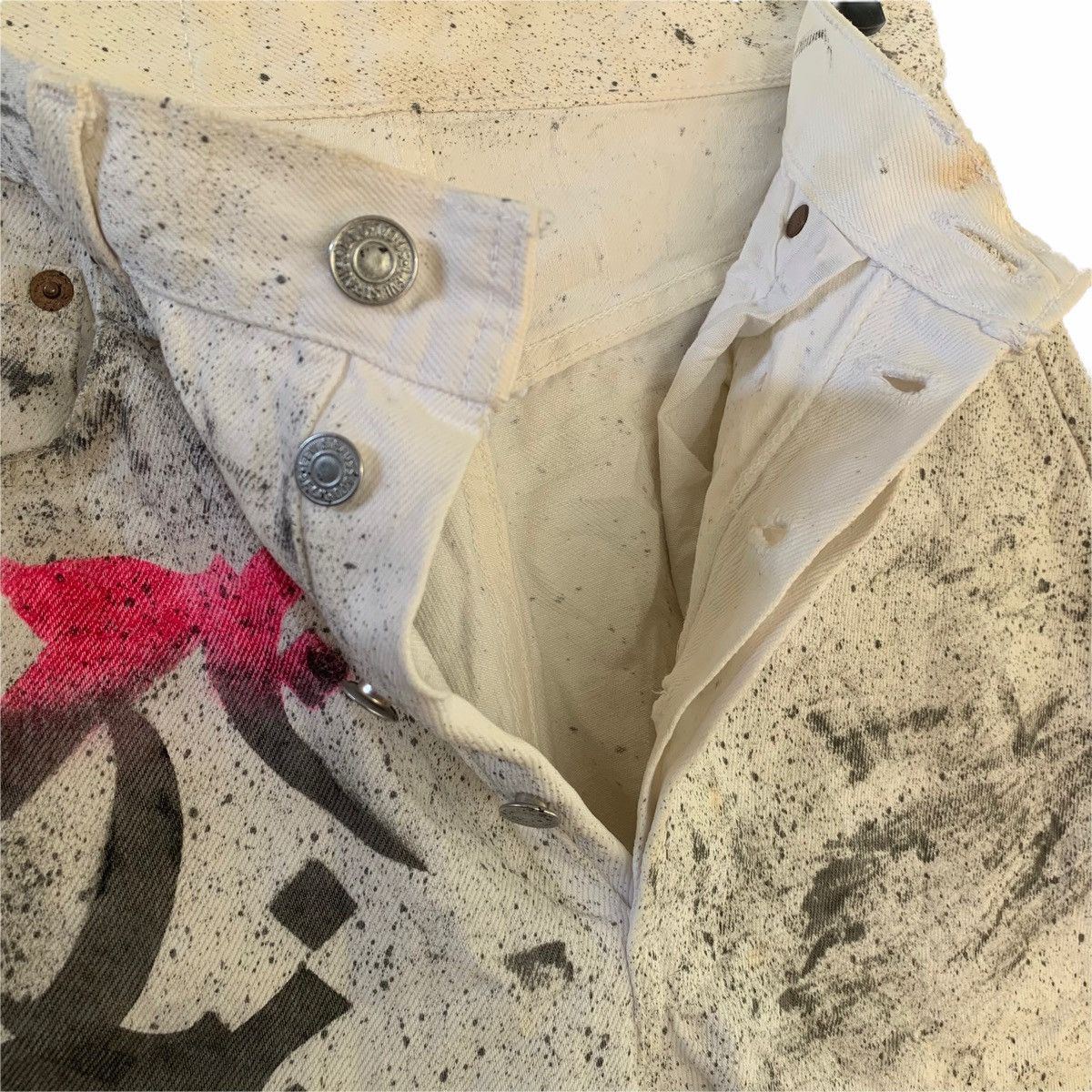 Levi's Levi’s 501 Button 552 Distressed Short Pant Thrashed Size US 29 - 10 Thumbnail
