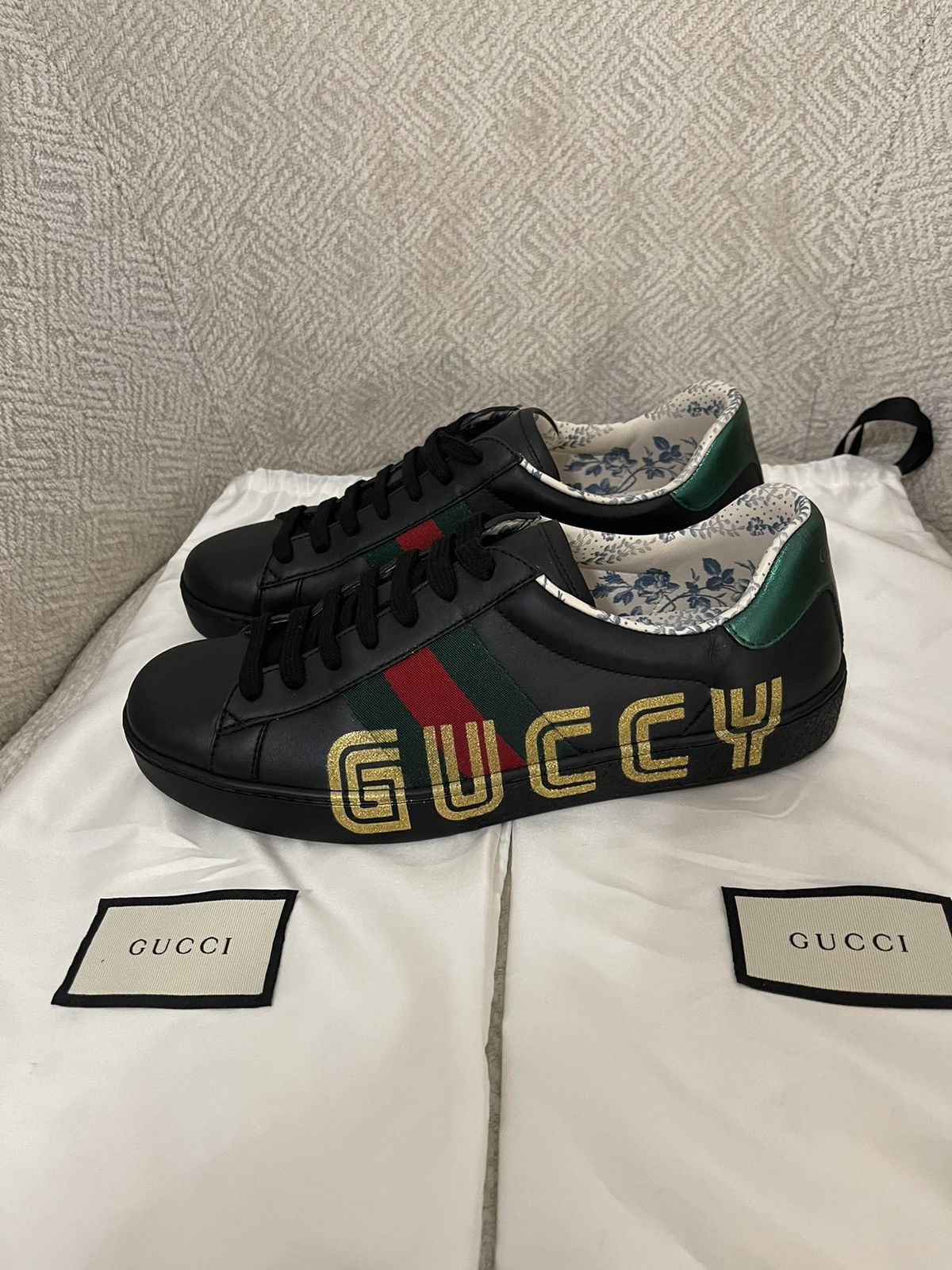 Gucci ace sneakers shops guccy