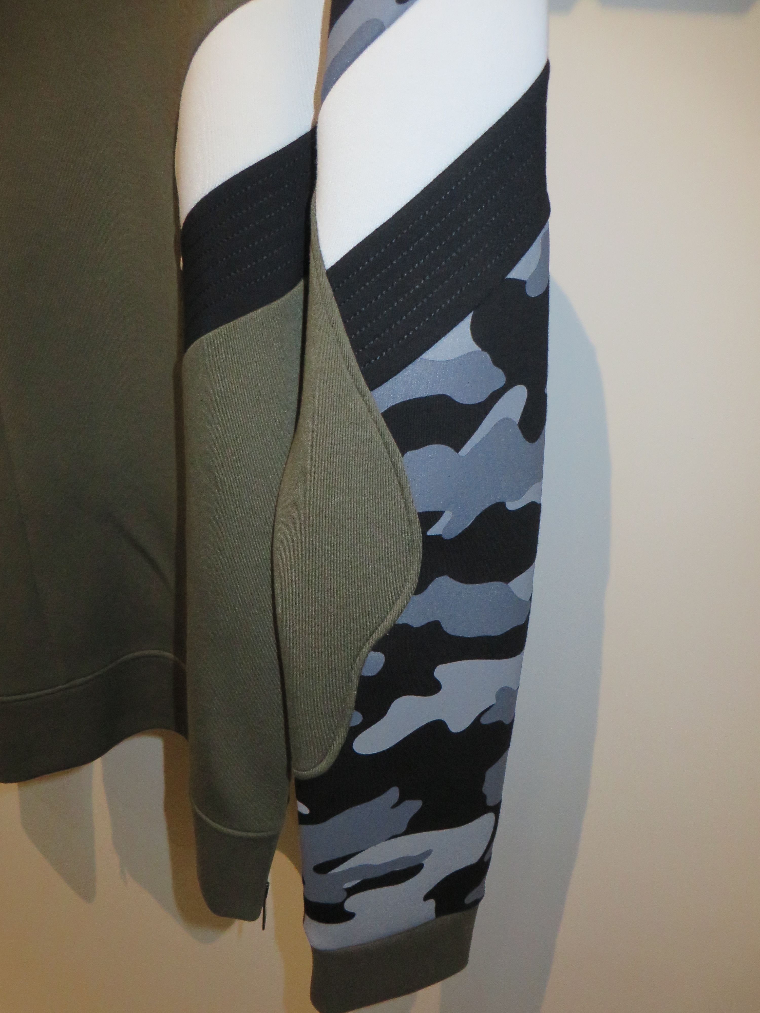 Neil Barrett Camo print inserts sweatshirt Size US S / EU 44-46 / 1 - 7 Thumbnail