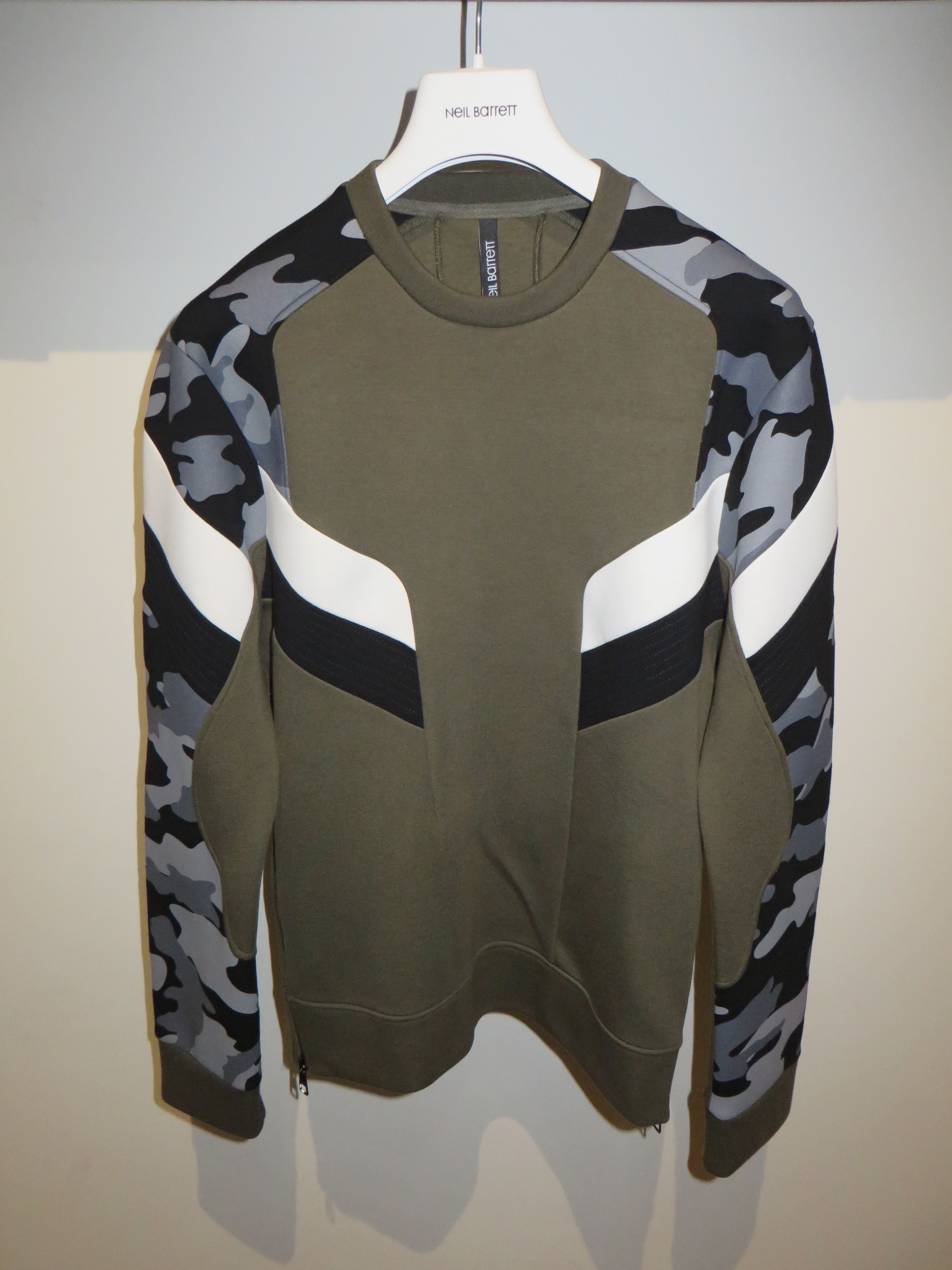 Camo print inserts sweatshirt