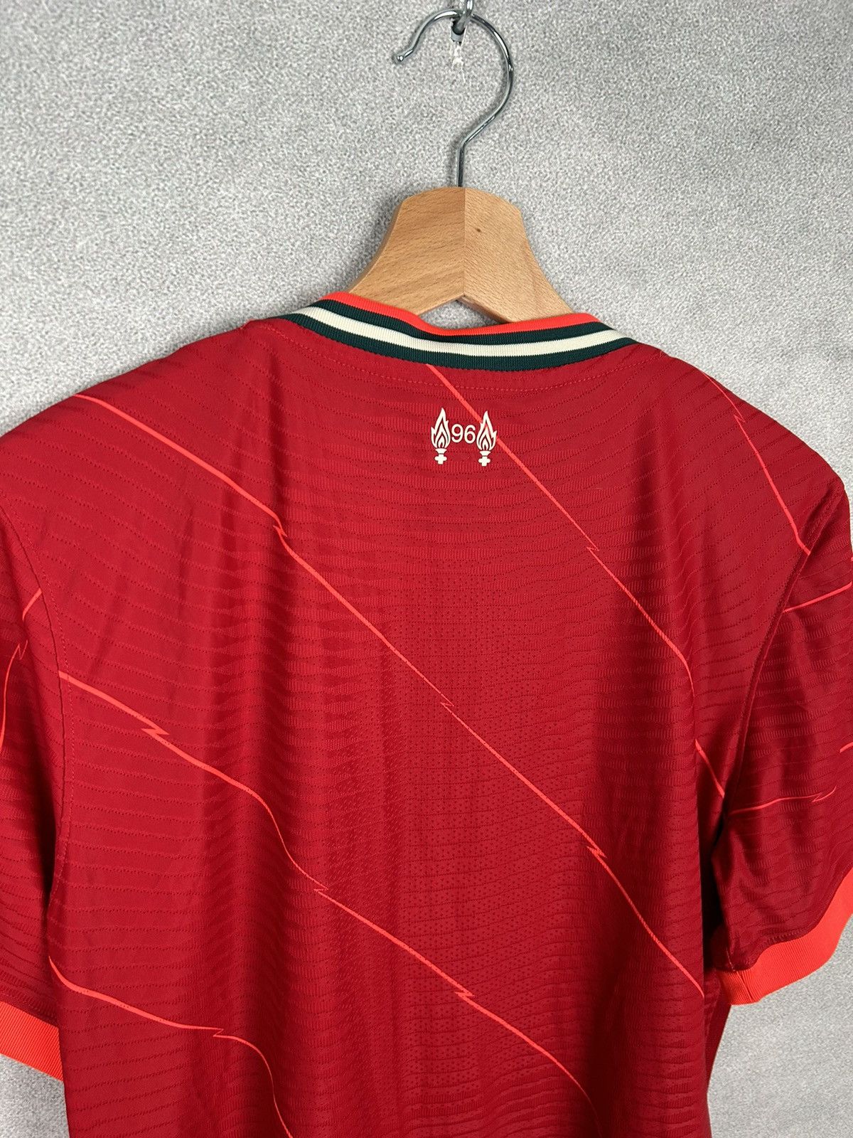 Nike Liverpool FC 2020/2021 Soccer Jersey Football Size US M / EU 48-50 / 2 - 4 Thumbnail