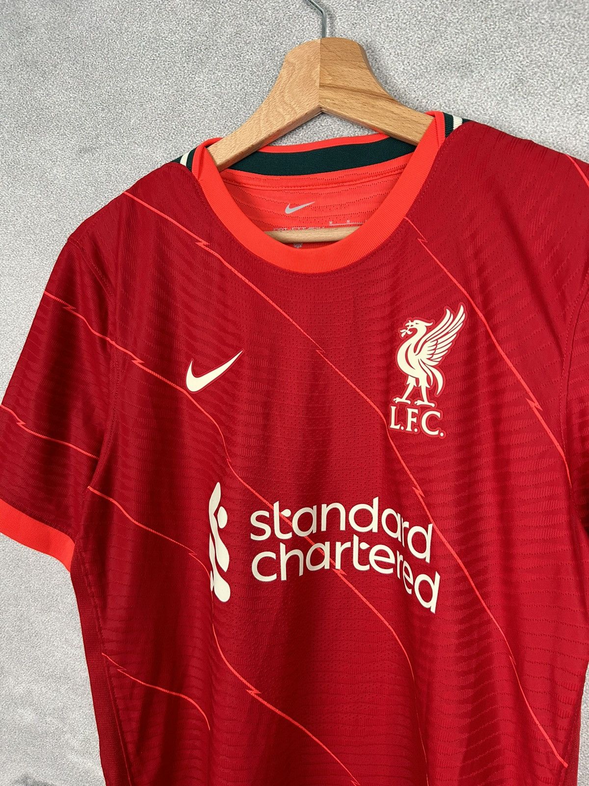 Nike Liverpool FC 2020/2021 Soccer Jersey Football Size US M / EU 48-50 / 2 - 3 Thumbnail