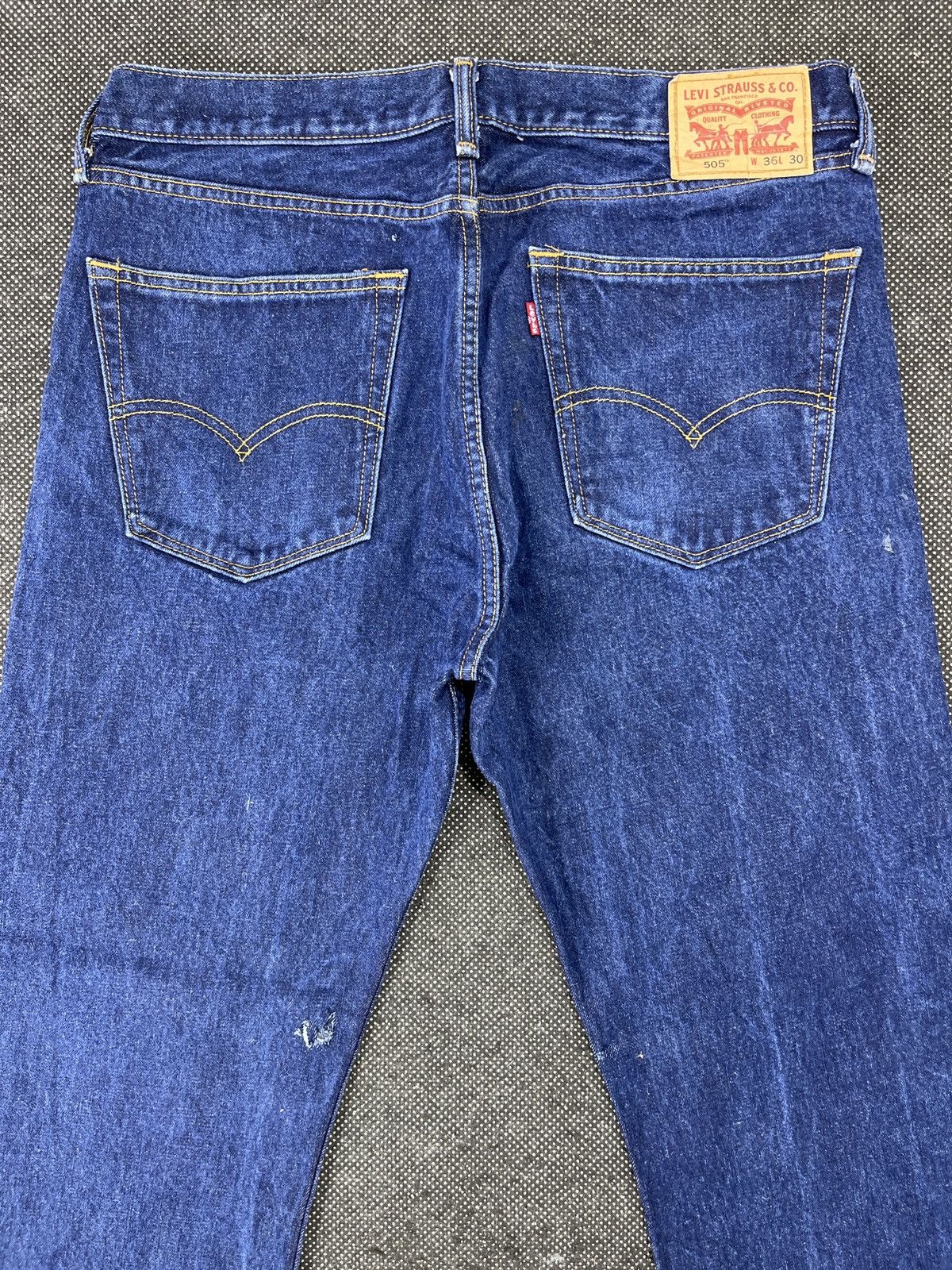 Levi's Vintage Levis 505 Dark Blue Wash Jeans - J717 Size US 36 / EU 52 - 4 Thumbnail