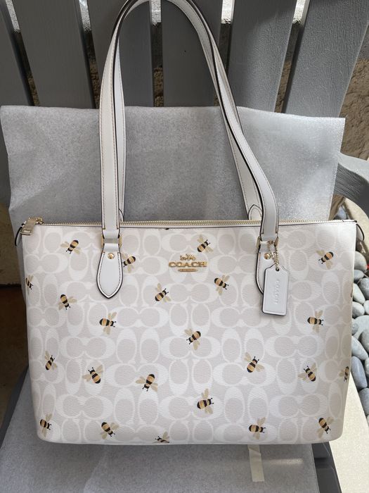 Coach Coach Gallery Tote In Signature Canvas With Bee Print CH514 | Grailed