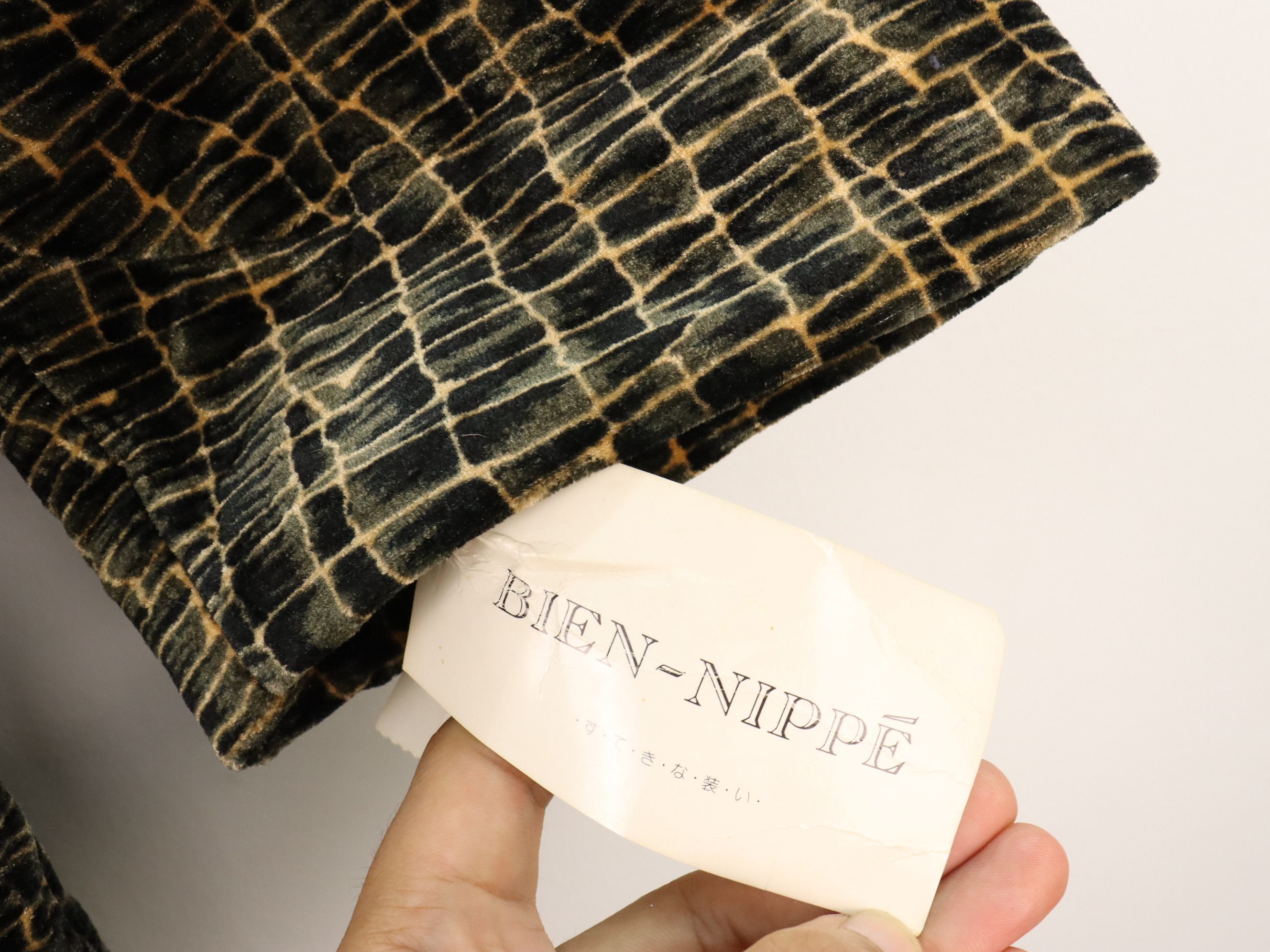 Designer × Japanese Brand $220 Retail Velvet BIEN-NIPPĒ Print Leopard Inspired Velvet Size US L / EU 52-54 / 3 - 9 Thumbnail