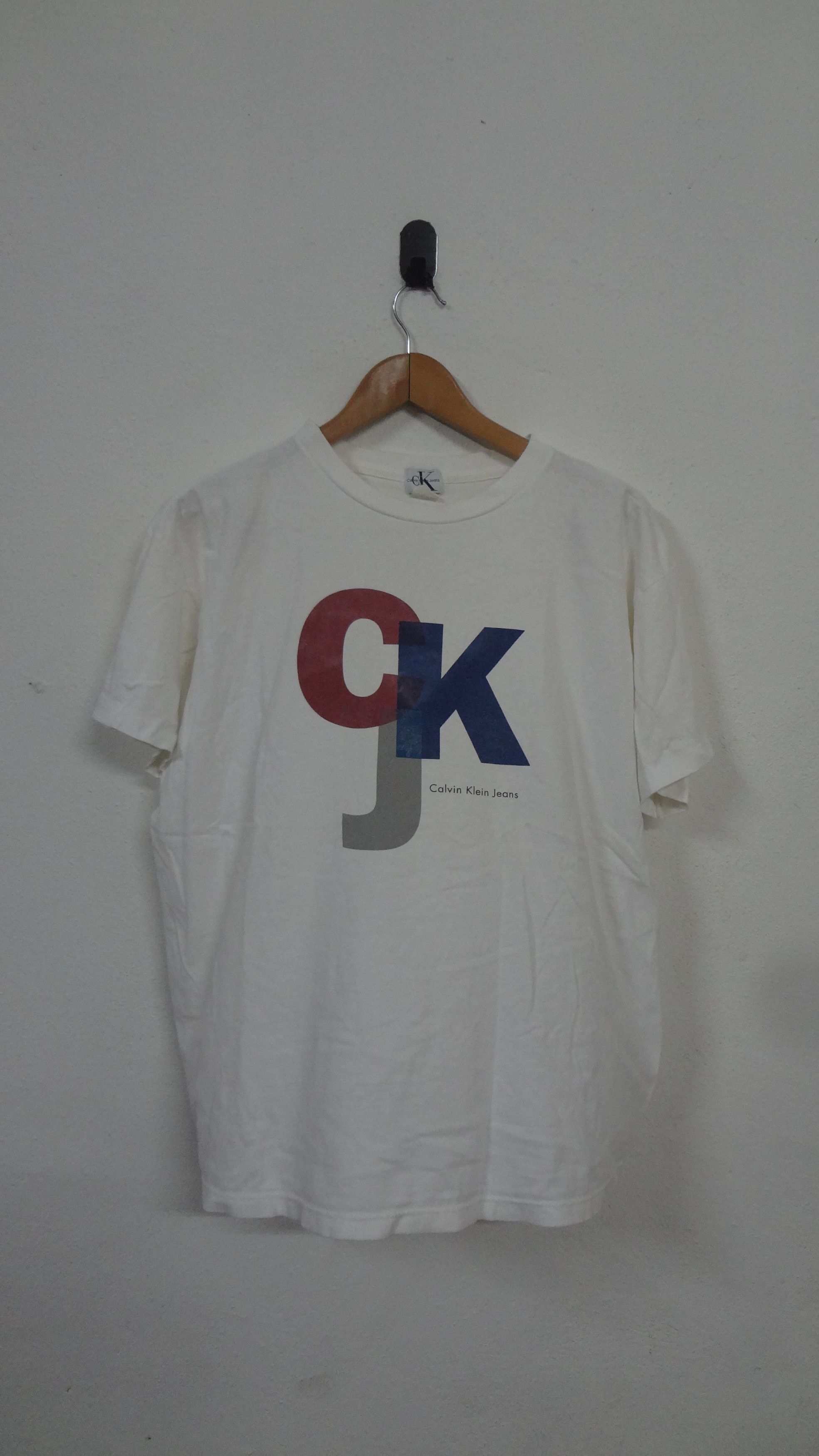 Calvin Klein Vintage CALVIN KLEIN Tshirt Spellout Big Logo Hip hop Swag Size US L / EU 52-54 / 3 - 1 Thumbnail