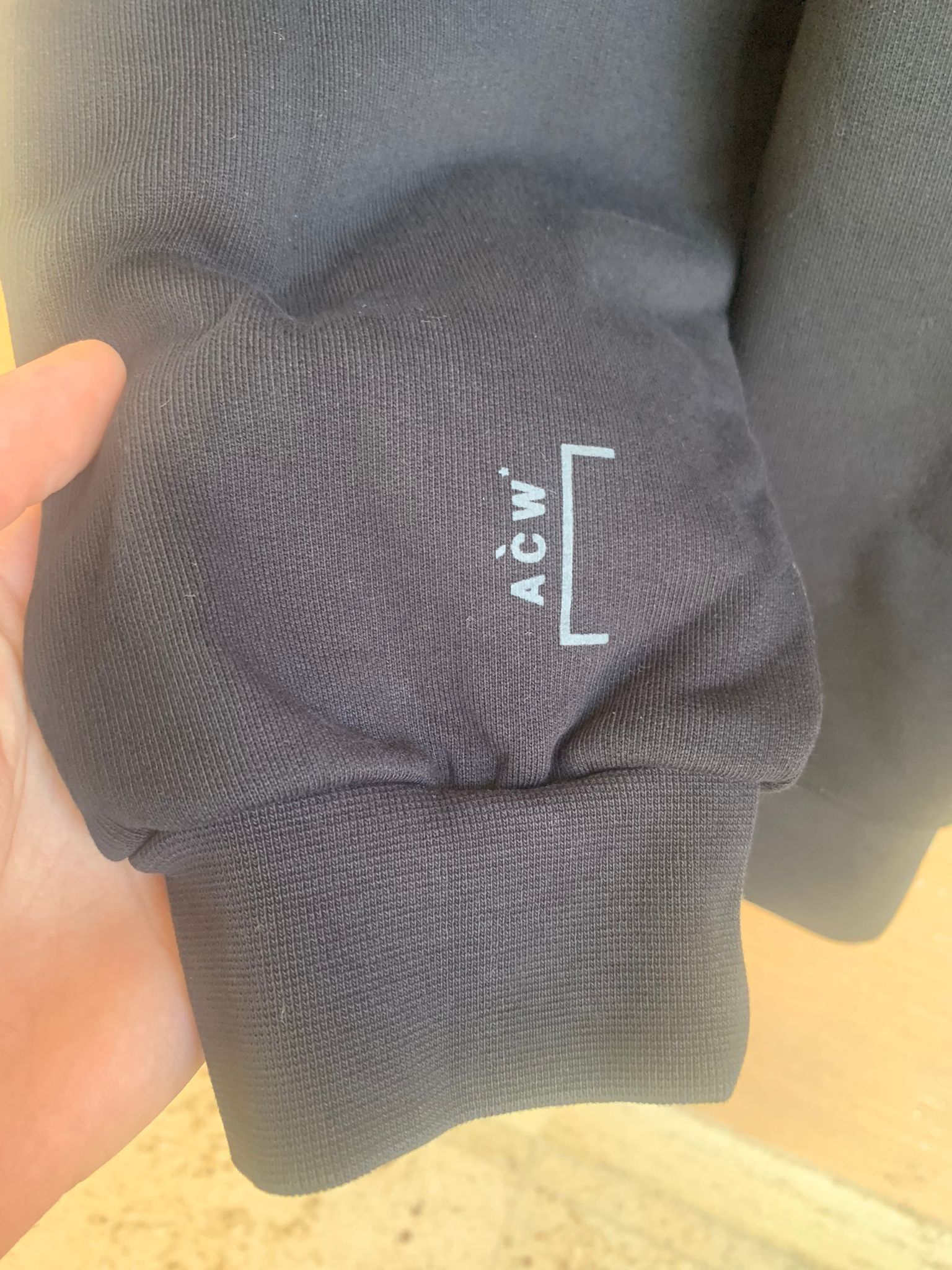 A-COLD-WALL* Logo Asymmetric Crewneck in Black Size US L / EU 52-54 / 3 - 7 Thumbnail