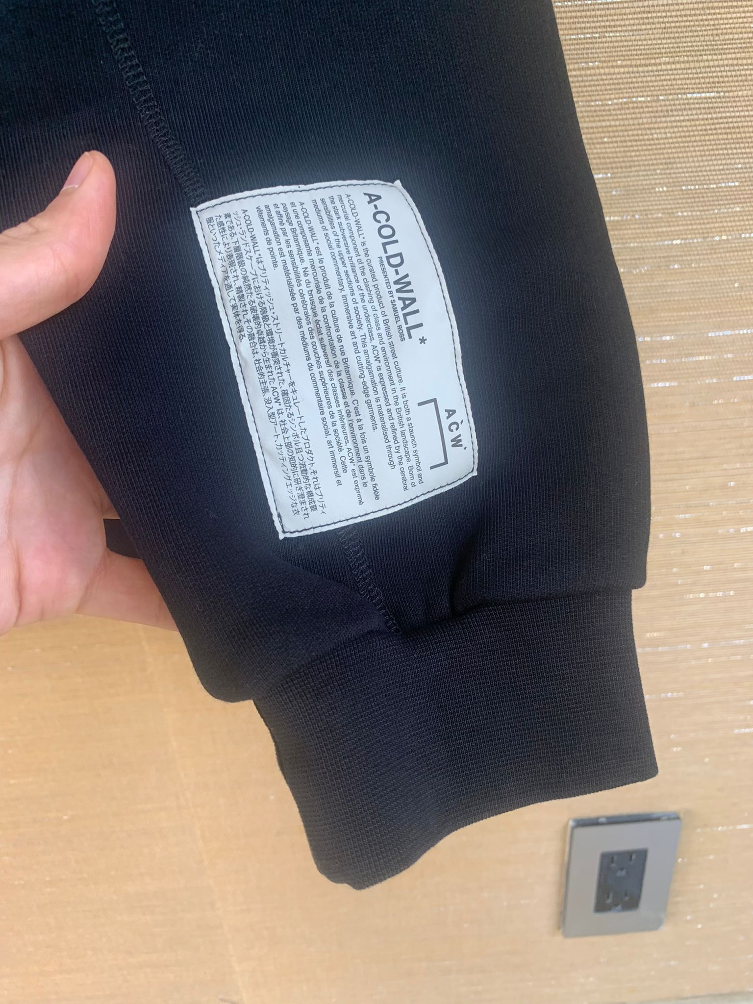A-COLD-WALL* Logo Asymmetric Crewneck in Black Size US L / EU 52-54 / 3 - 2 Thumbnail