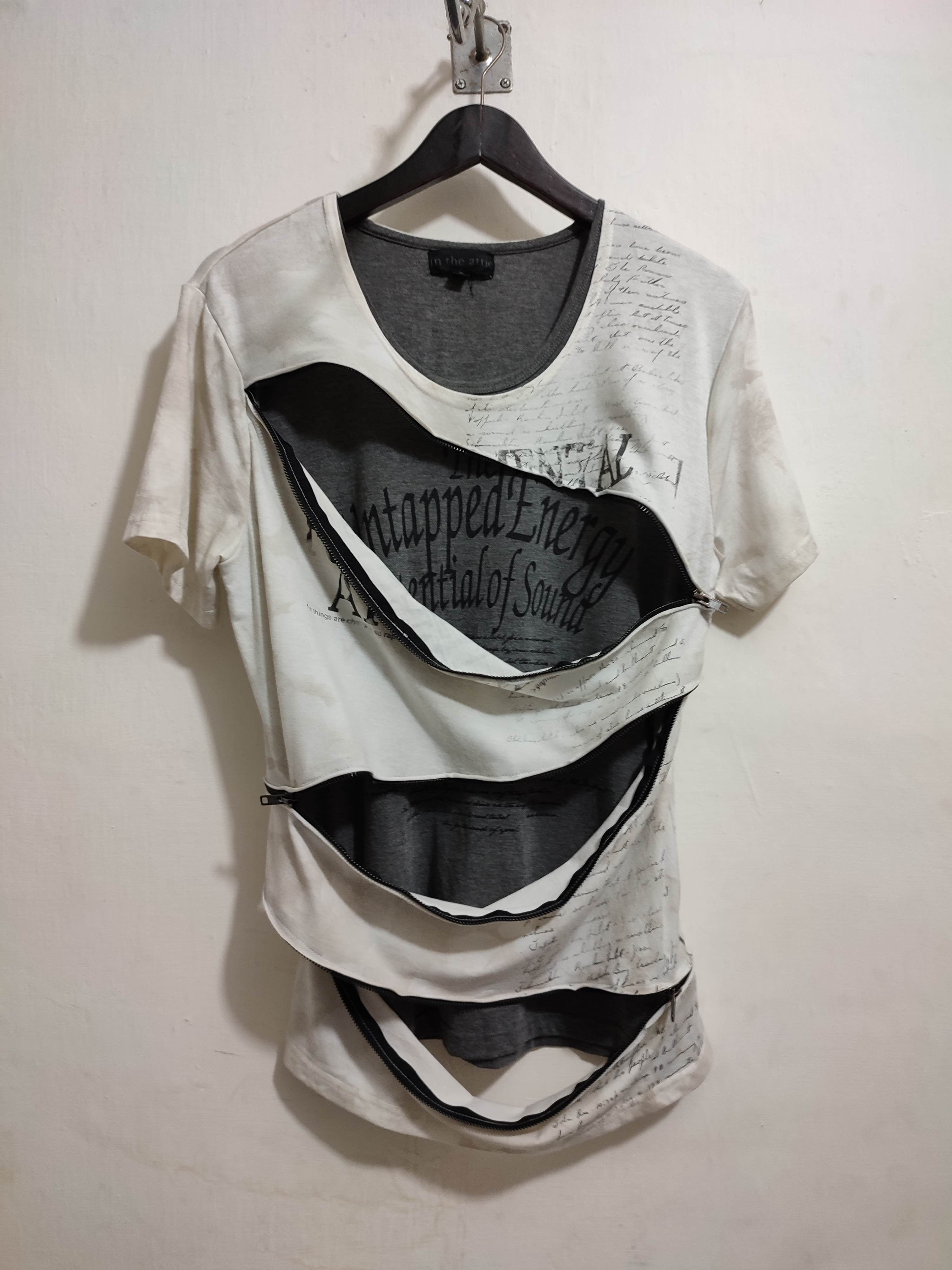 In The Attic × Japanese Brand 🔥In The Attic Japanese Multizipper Design Punk Tshirt Size US M / EU 48-50 / 2 - 6 Thumbnail