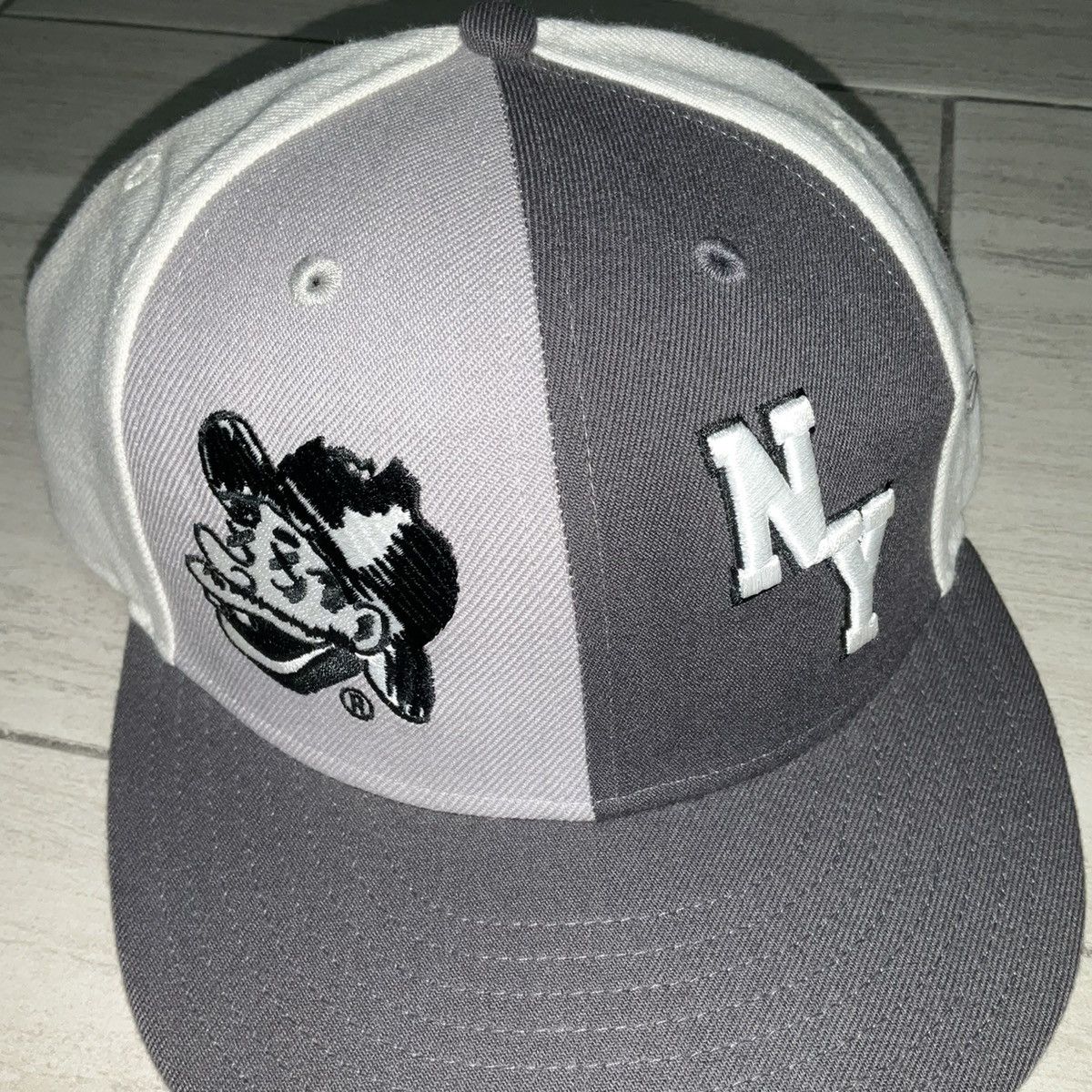 New Era × Supreme × Vintage Supreme New Era Fitted Sample Very Rare 7 1/2 Size ONE SIZE - 2 Thumbnail