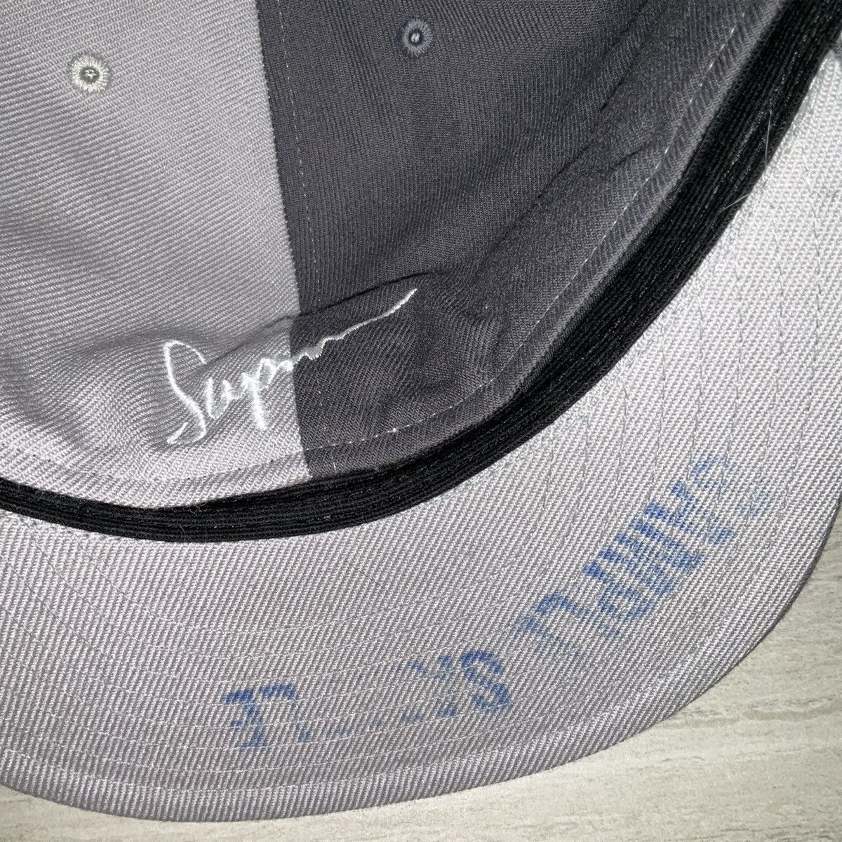 New Era × Supreme × Vintage Supreme New Era Fitted Sample Very Rare 7 1/2 Size ONE SIZE - 4 Thumbnail