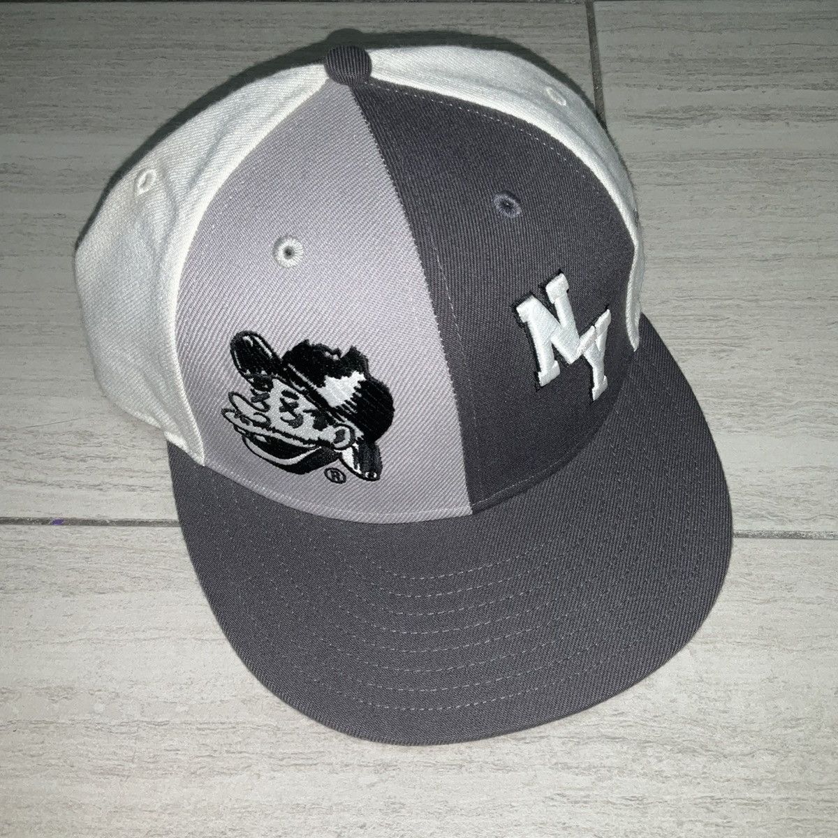 New Era × Supreme × Vintage Supreme New Era Fitted Sample Very Rare 7 1/2 Size ONE SIZE - 1 Thumbnail