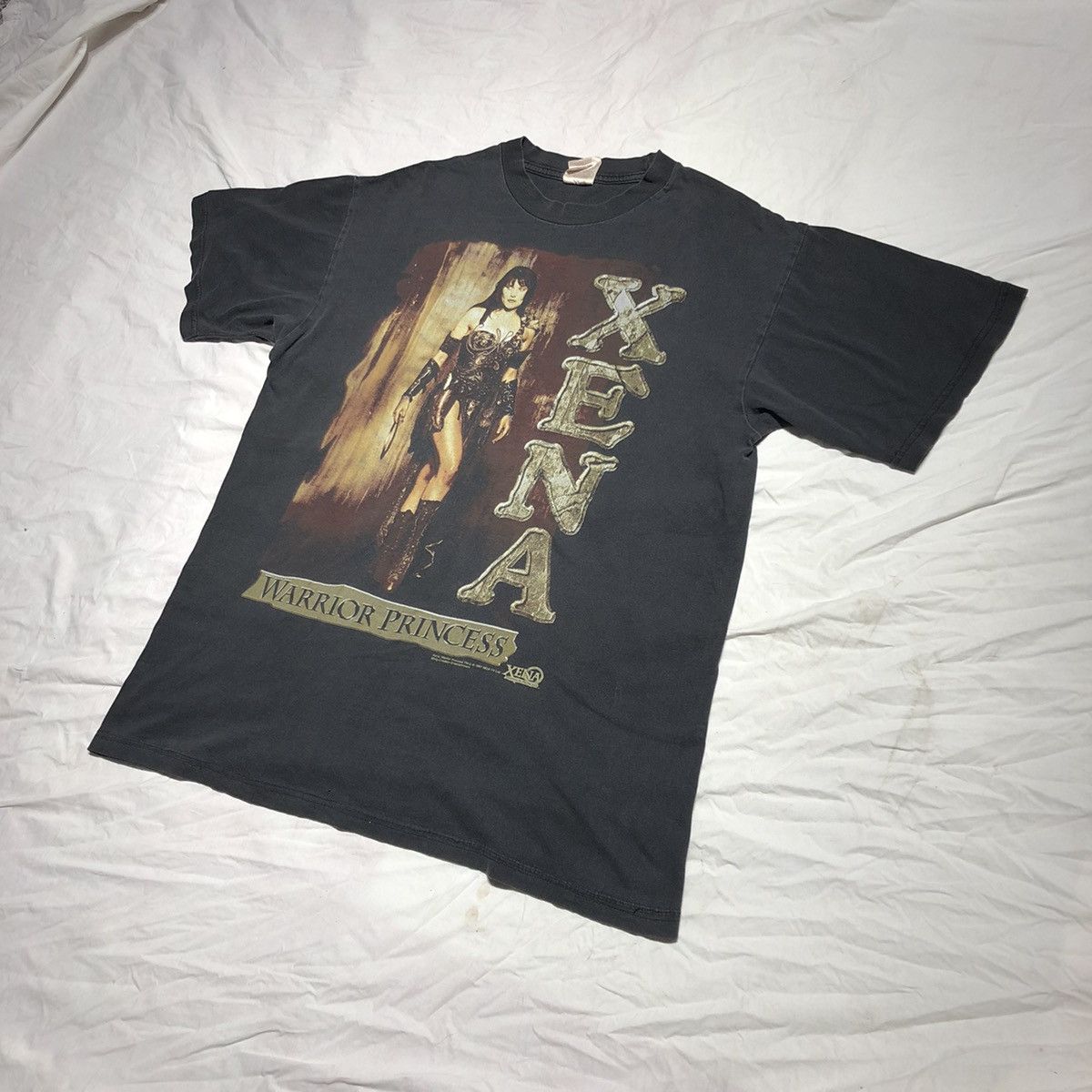 Vintage Vintage 90s Thrashed Faded Xena Warrior Princess Tshirt Size US L / EU 52-54 / 3 - 2 Thumbnail