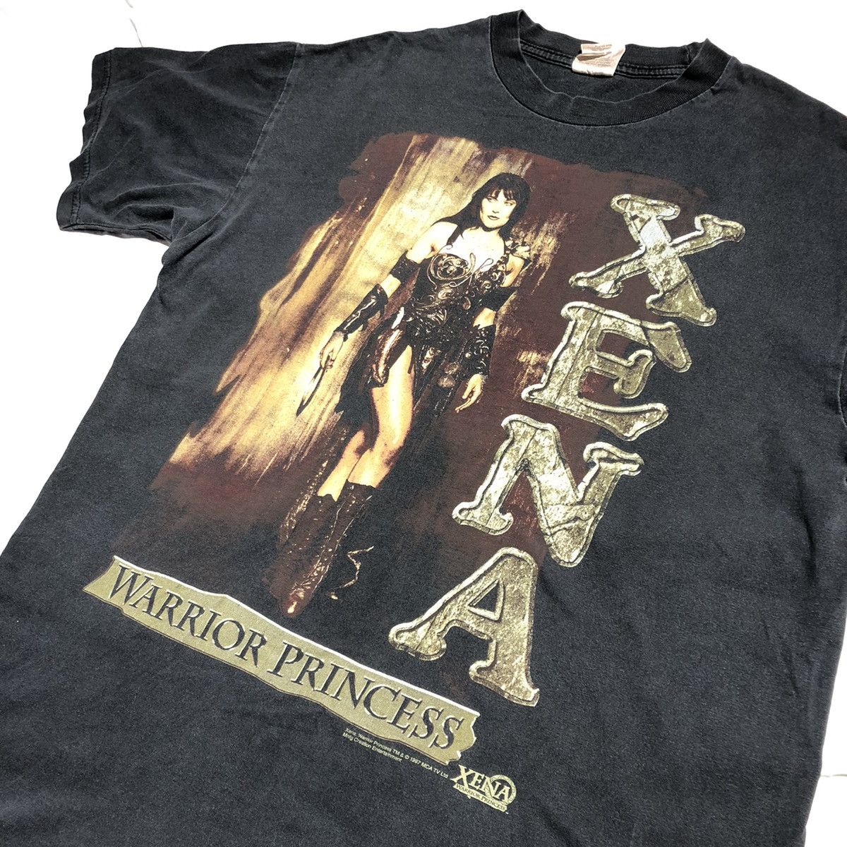 Vintage Vintage 90s Thrashed Faded Xena Warrior Princess Tshirt Size US L / EU 52-54 / 3 - 1 Thumbnail