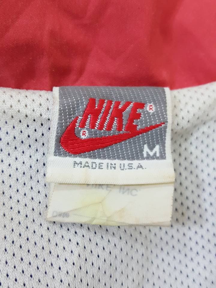 Nike × Vintage Vtg. NIKE INTERNATIONAL 90's 'SAMPLE' Windbreaker Jacket Size US M / EU 48-50 / 2 - 3 Thumbnail