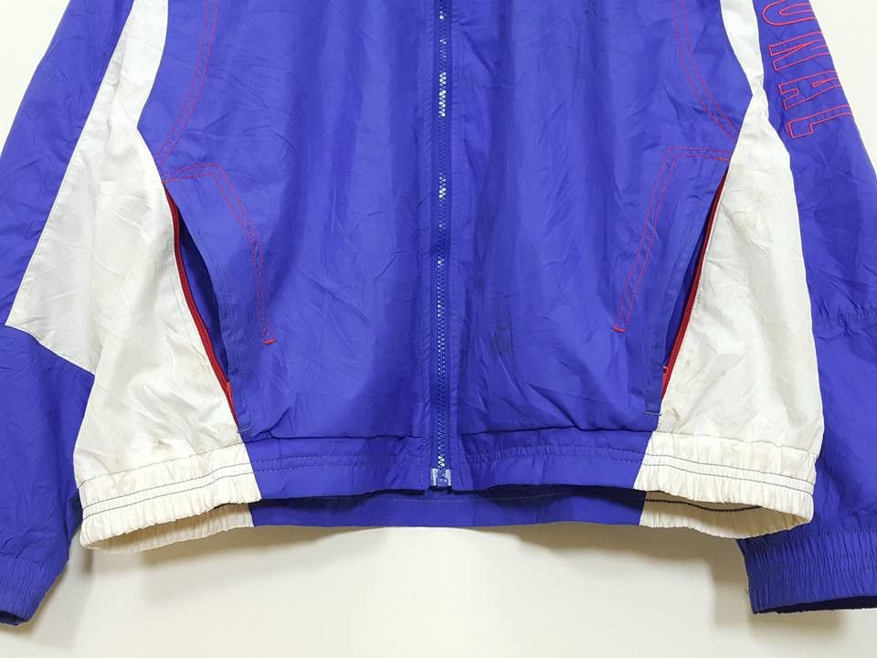 Nike × Vintage Vtg. NIKE INTERNATIONAL 90's 'SAMPLE' Windbreaker Jacket Size US M / EU 48-50 / 2 - 9 Thumbnail