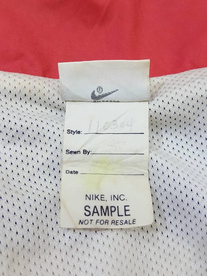 Nike × Vintage Vtg. NIKE INTERNATIONAL 90's 'SAMPLE' Windbreaker Jacket Size US M / EU 48-50 / 2 - 10 Thumbnail