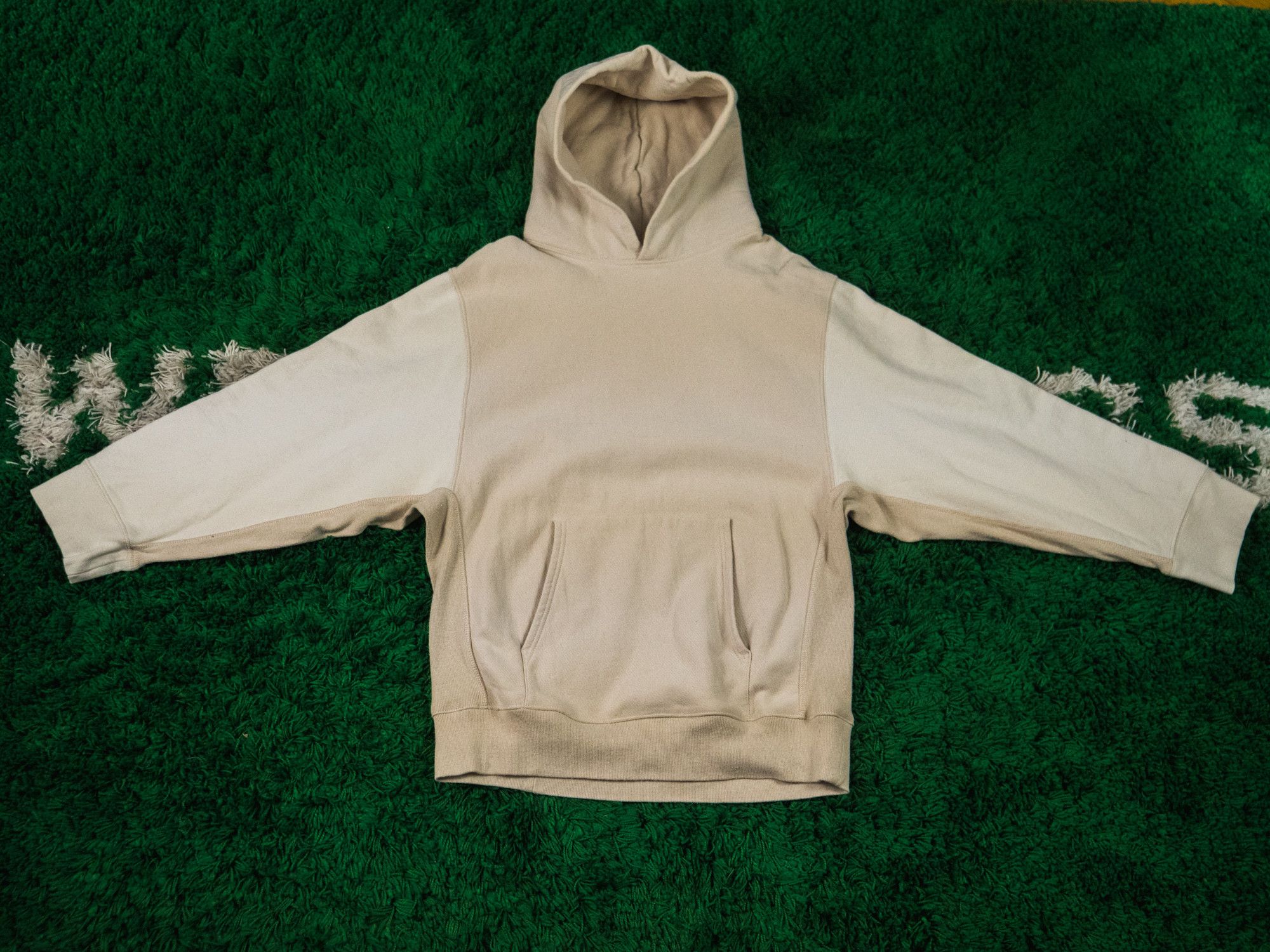 Yeezy YEEZY SEASON 3 TWO TONE HOODIE (M) Size US M / EU 48-50 / 2 - 3 Thumbnail