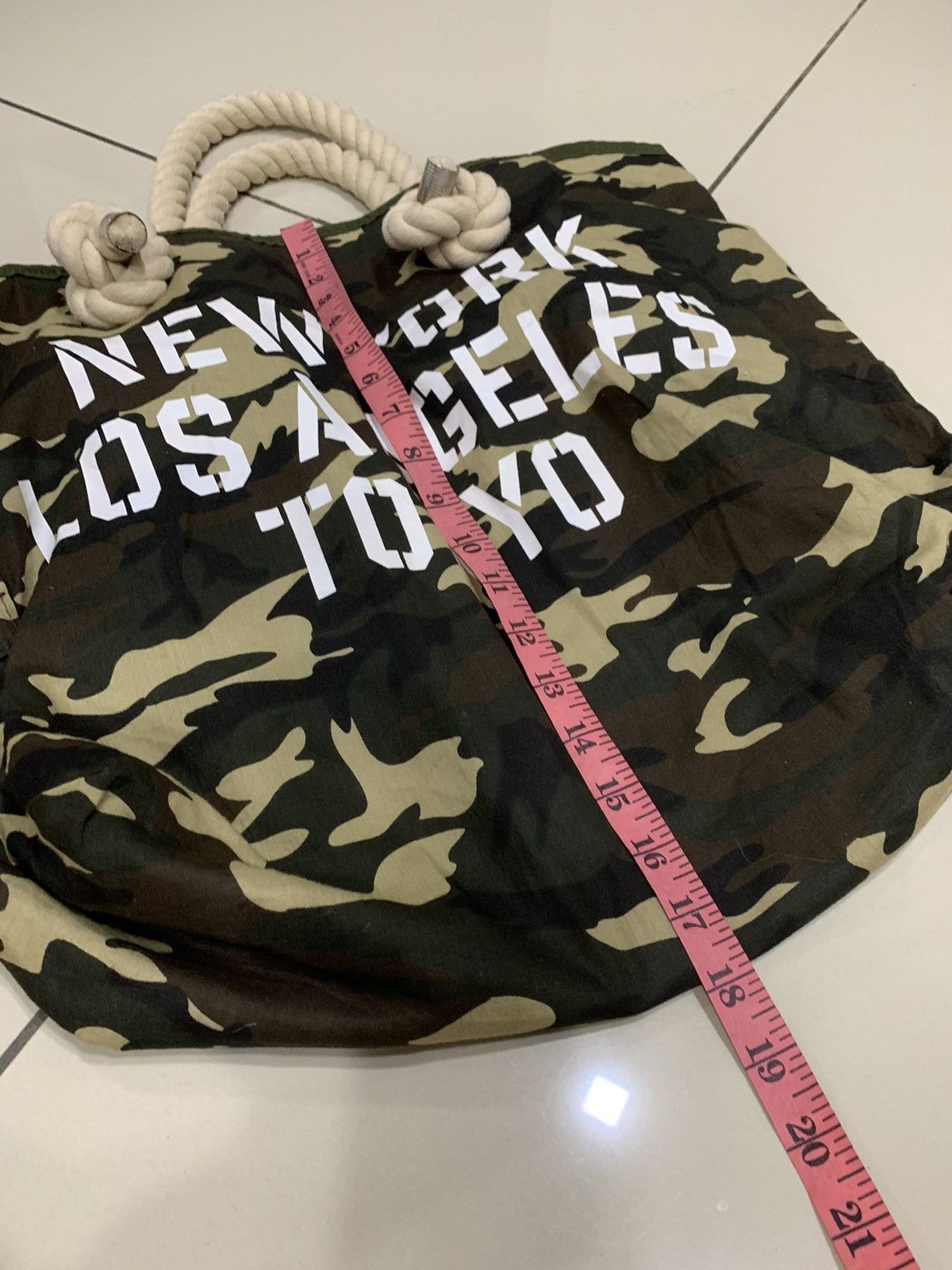 Opening Ceremony OPENING CEREMONY GREEN ARMY CAMO REVERSIBLE TOTE BAG Size ONE SIZE - 7 Thumbnail